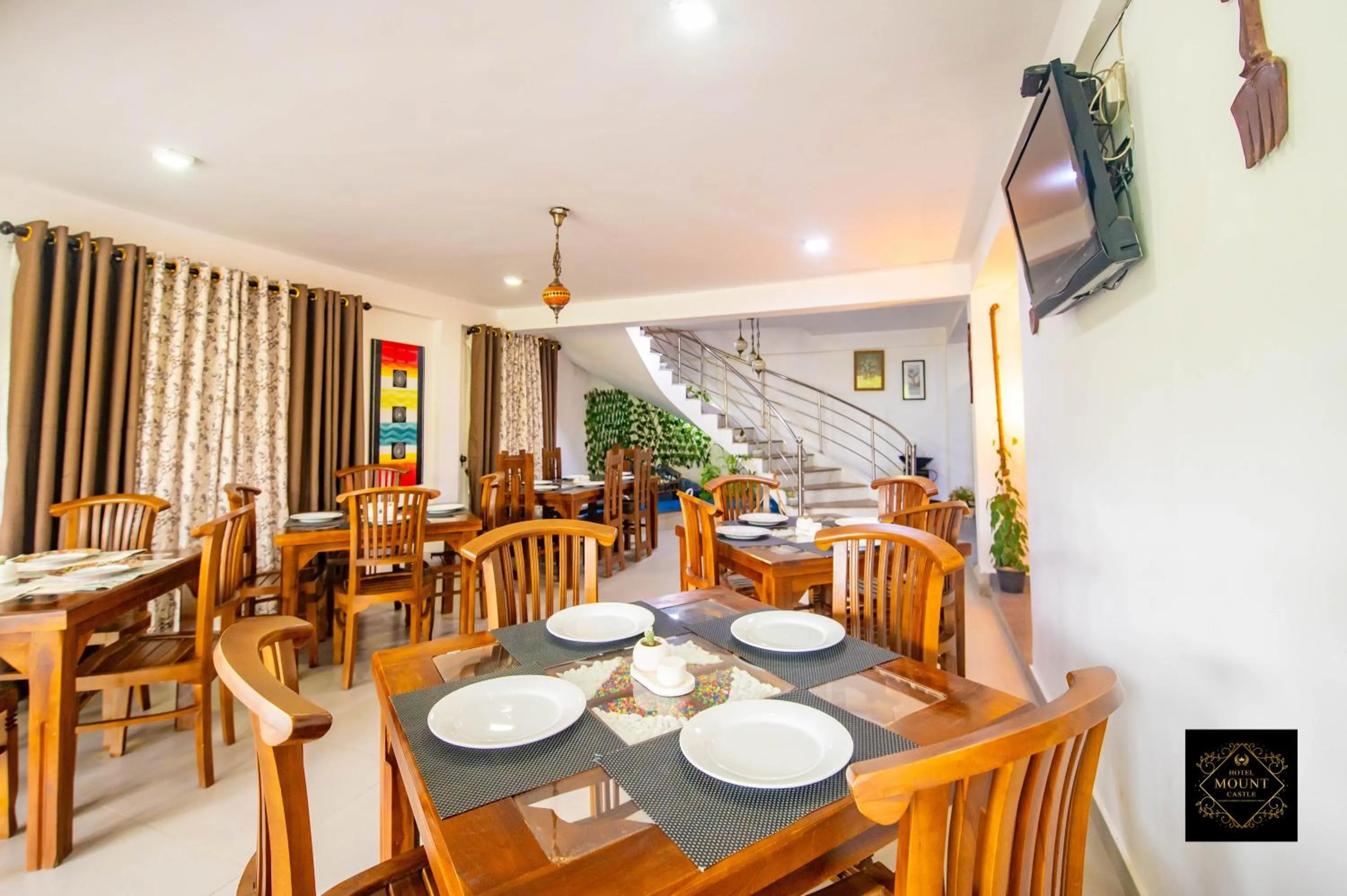 Restaurant/places to eat in Hotel Mount Castle