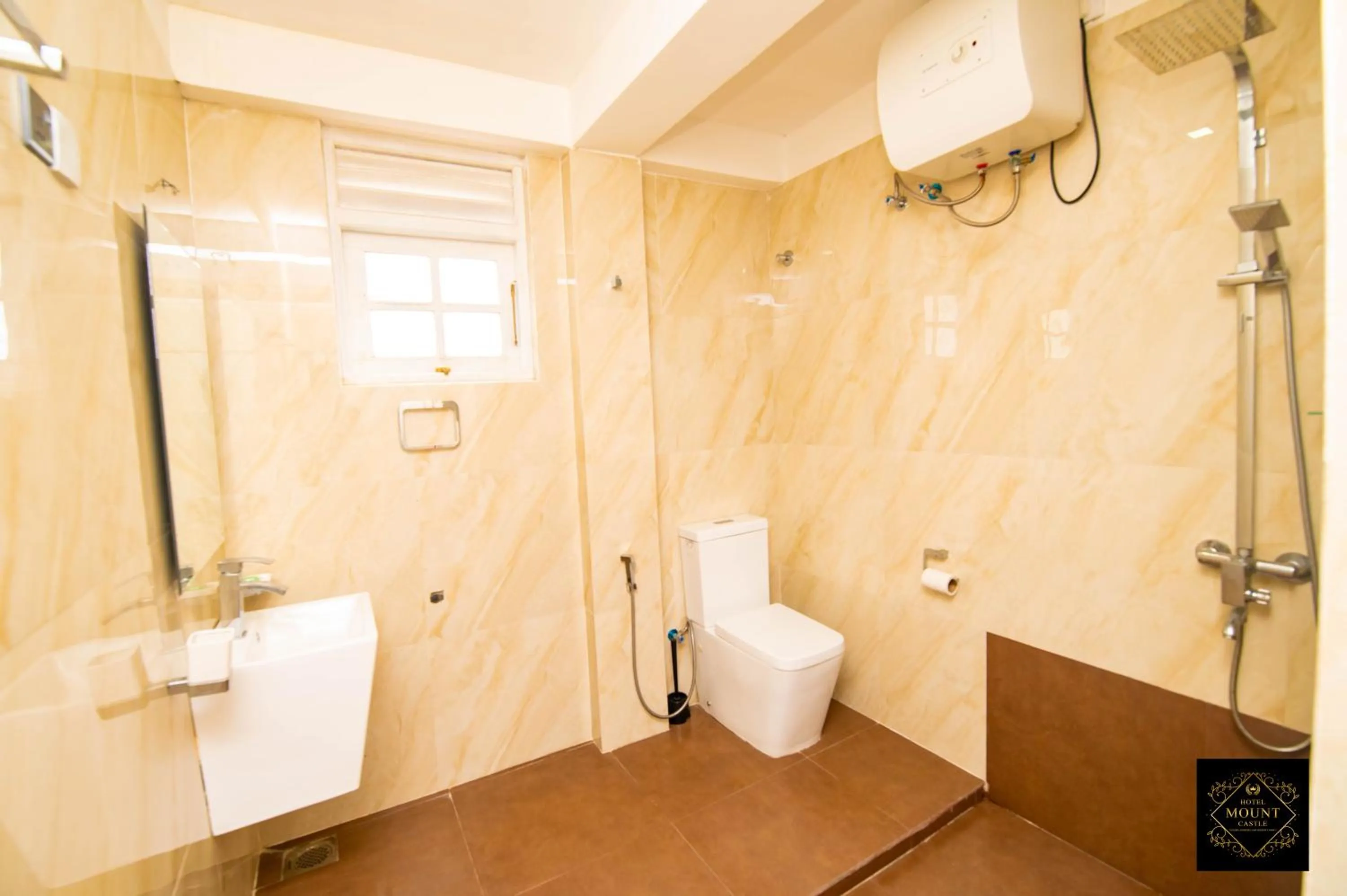 Shower in Hotel Mount Castle