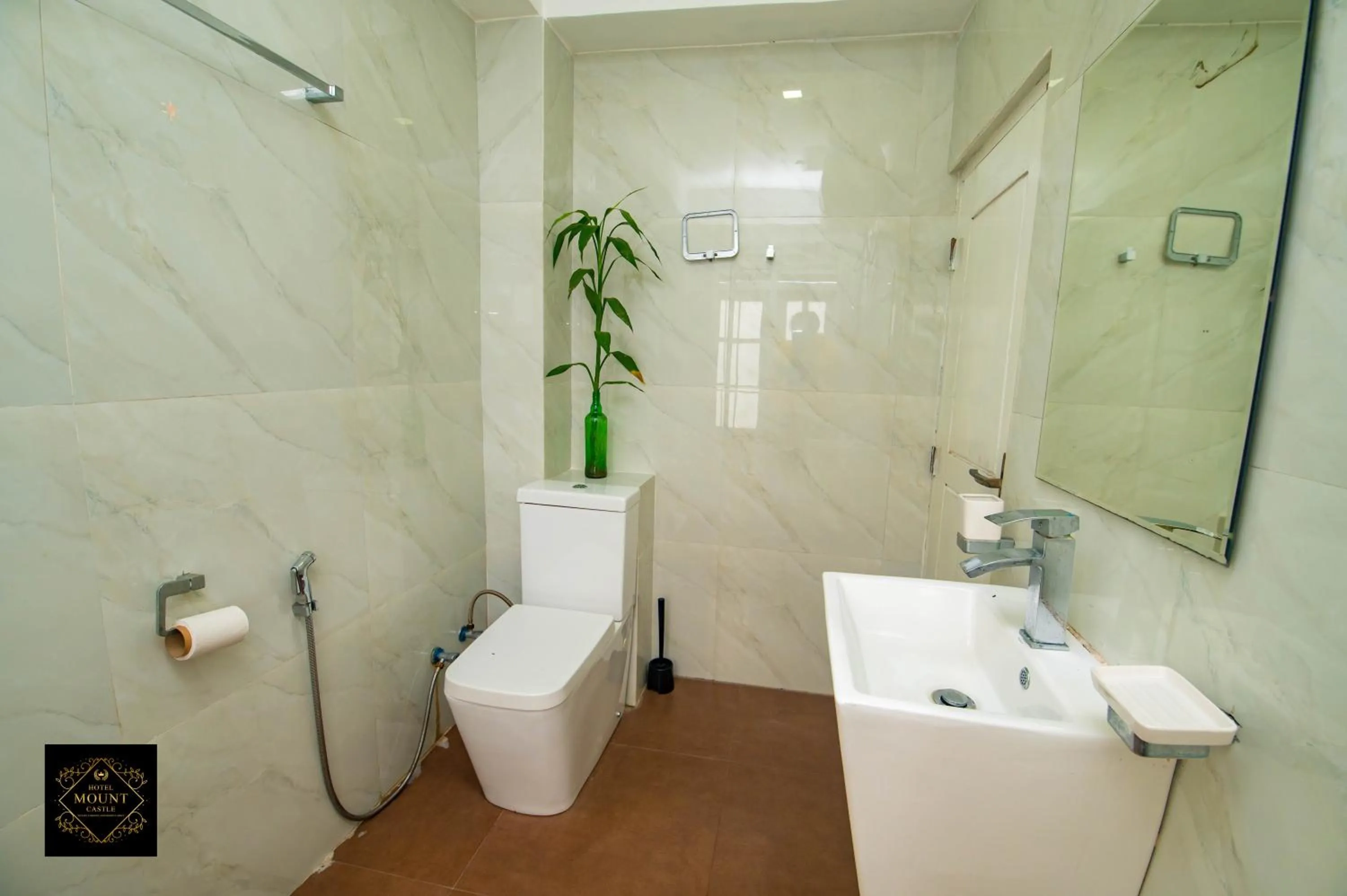 Shower in Hotel Mount Castle