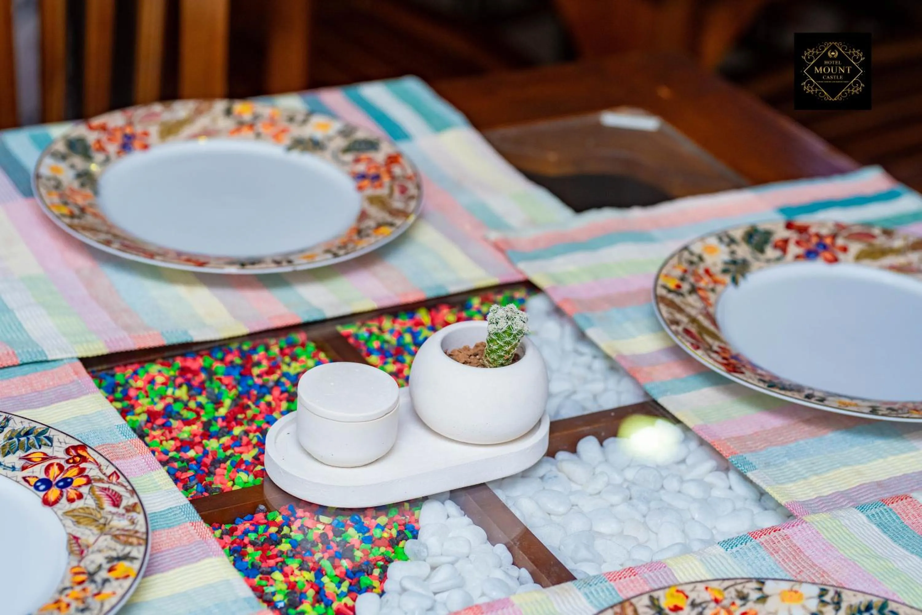 Restaurant/places to eat in Hotel Mount Castle