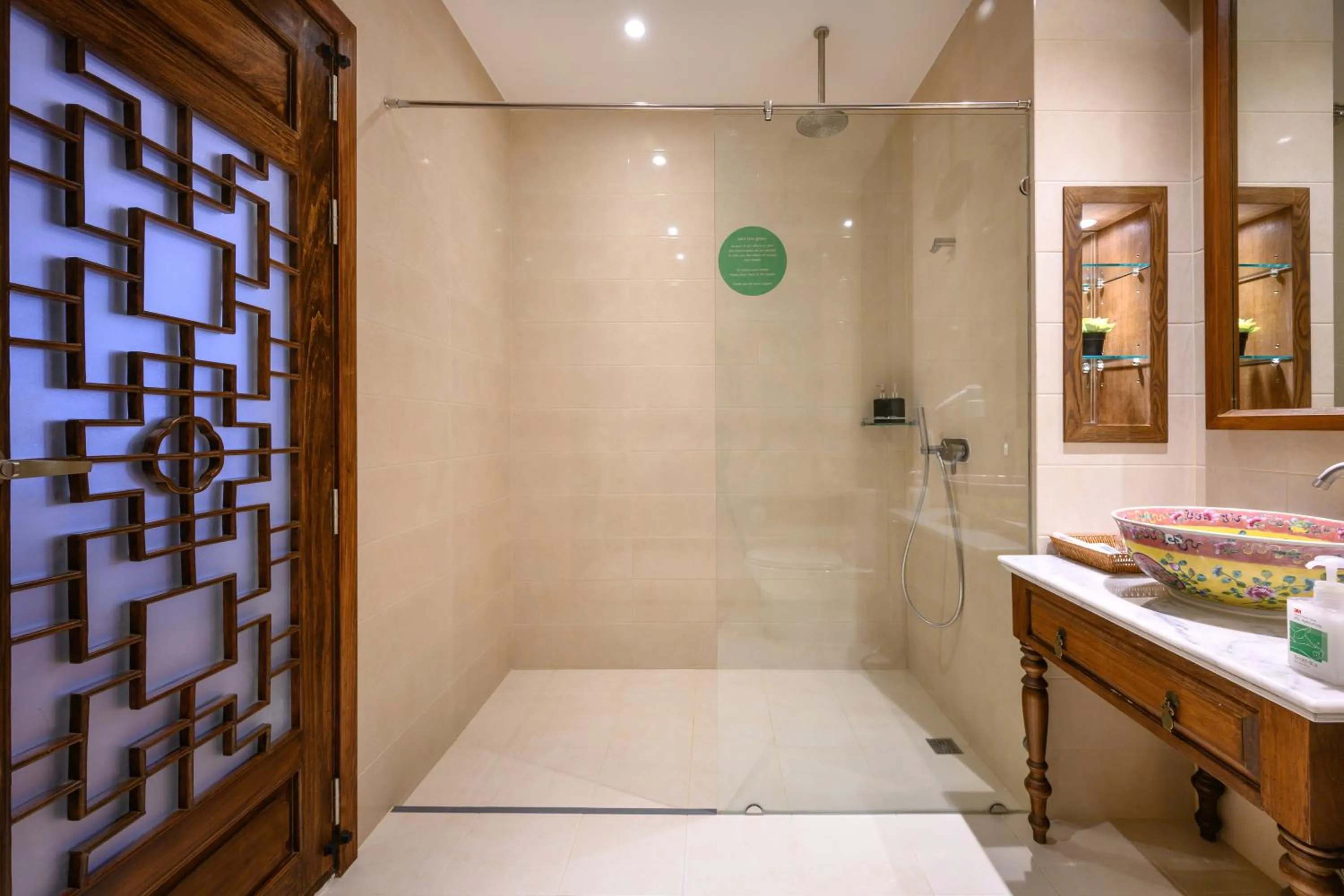 Bathroom in WOO Gallery & Boutique hotel