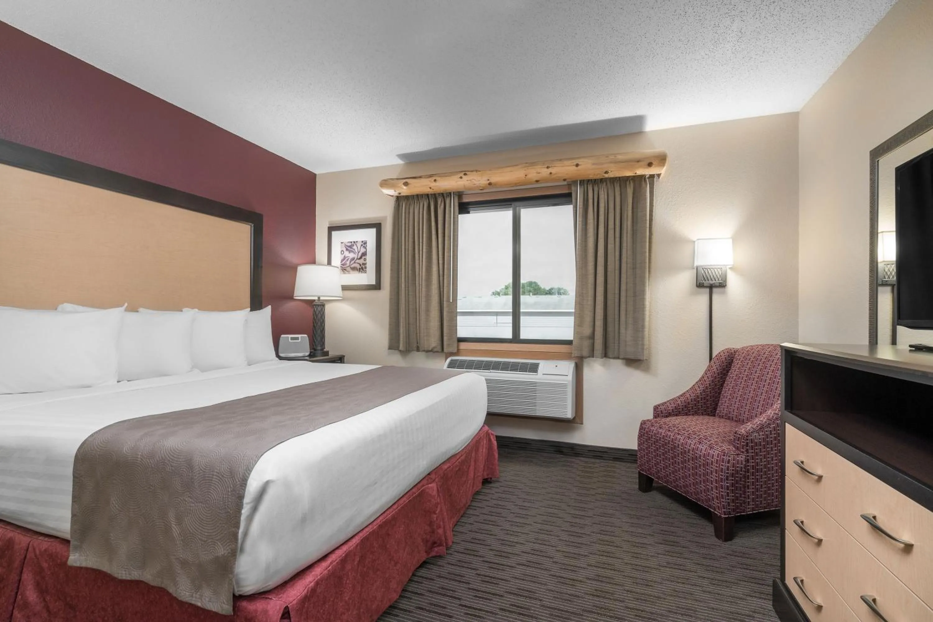 Photo of the whole room, Bed in AmericInn by Wyndham Detroit Lakes