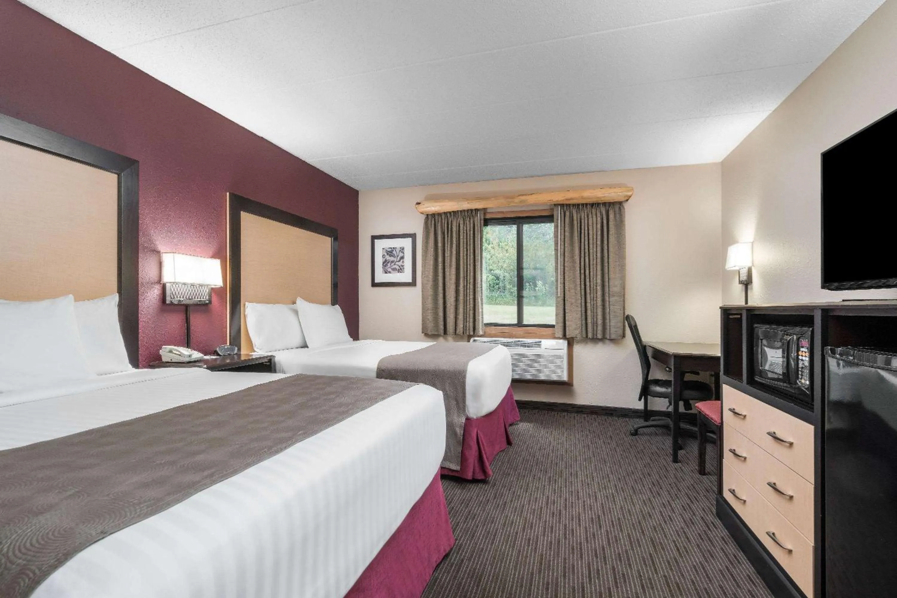 Photo of the whole room, Bed in AmericInn by Wyndham Detroit Lakes