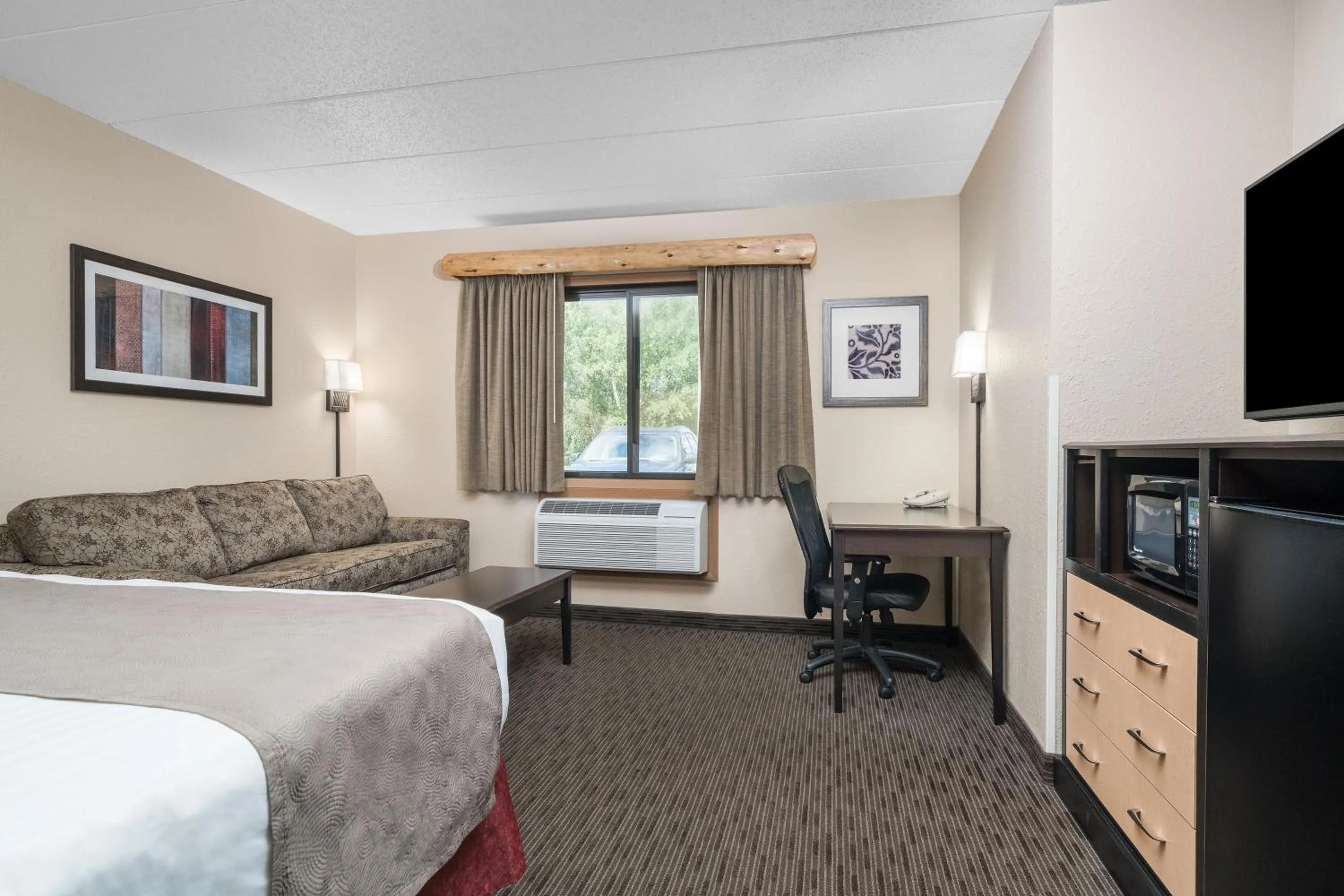 Photo of the whole room, Bed in AmericInn by Wyndham Detroit Lakes