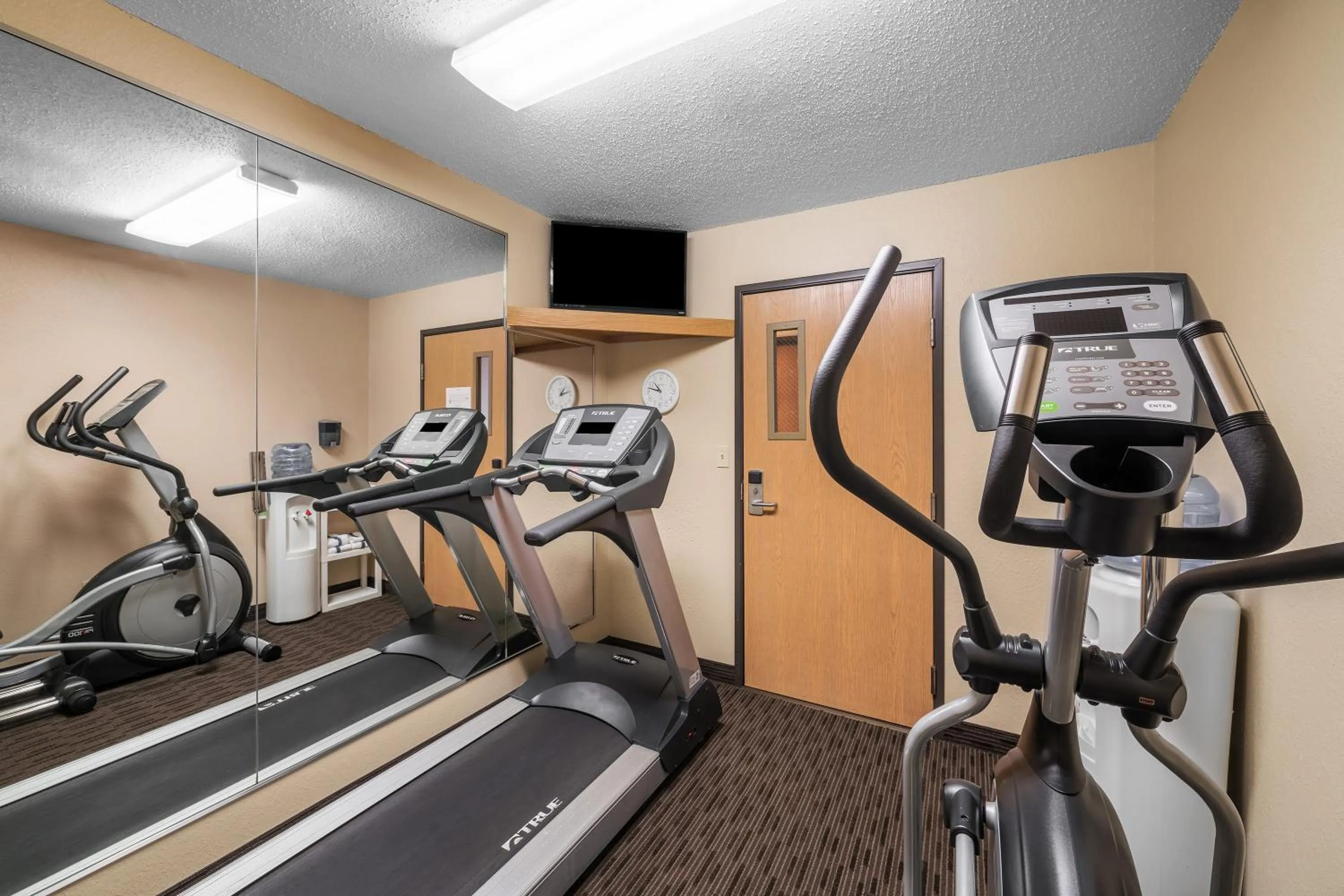 Fitness centre/facilities in AmericInn by Wyndham Detroit Lakes