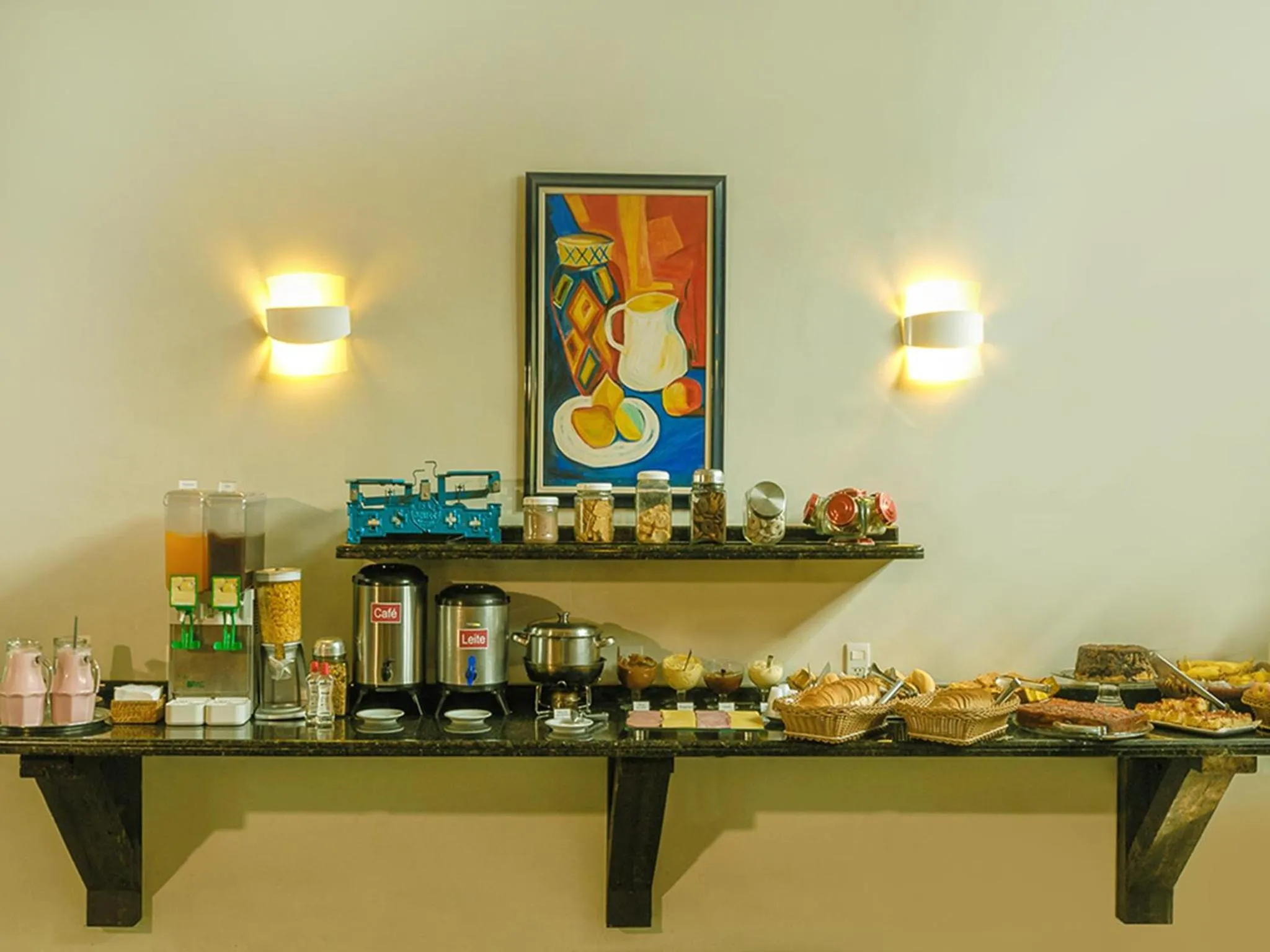 Restaurant/places to eat in Hotel Elevado