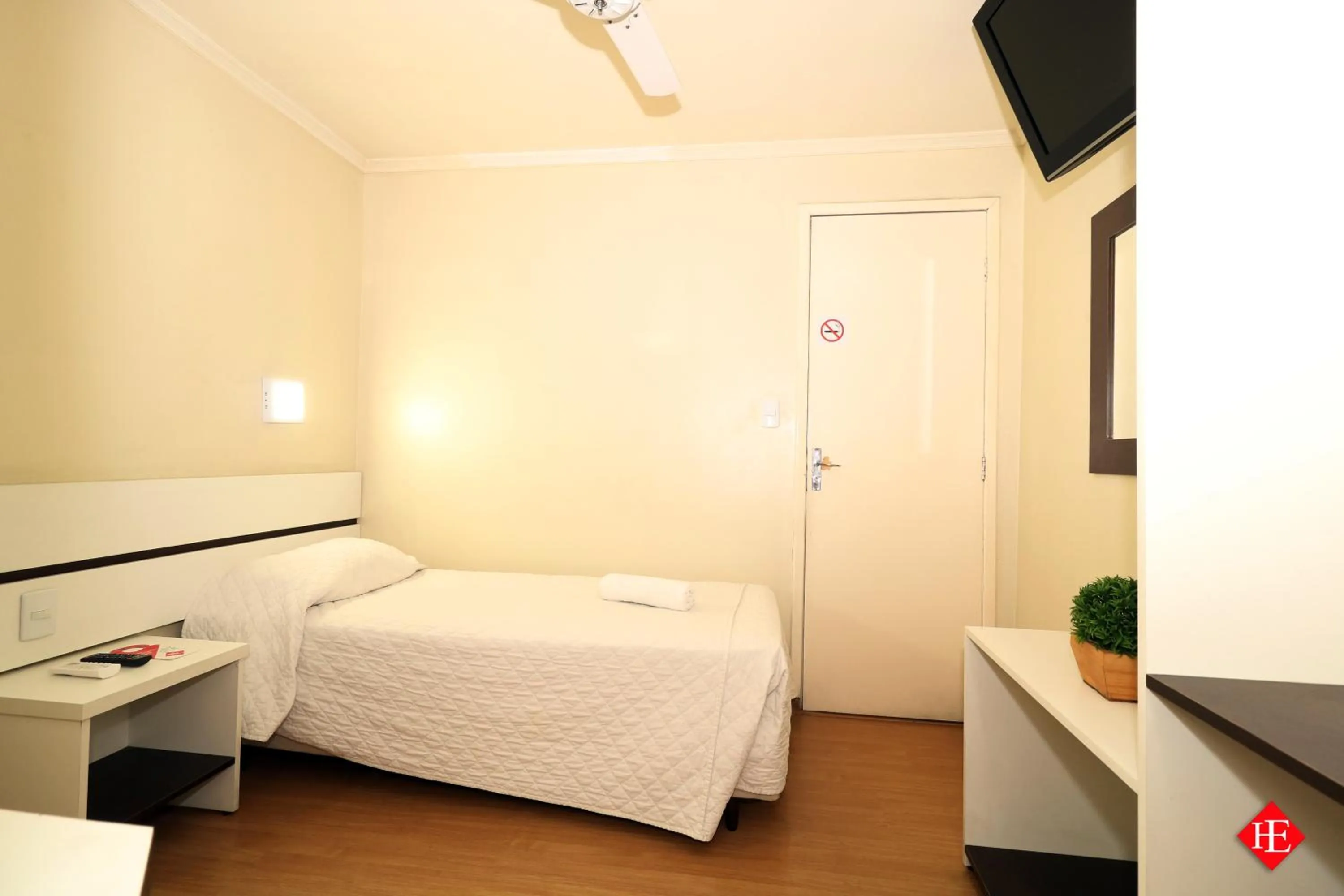 Bed in Hotel Elevado