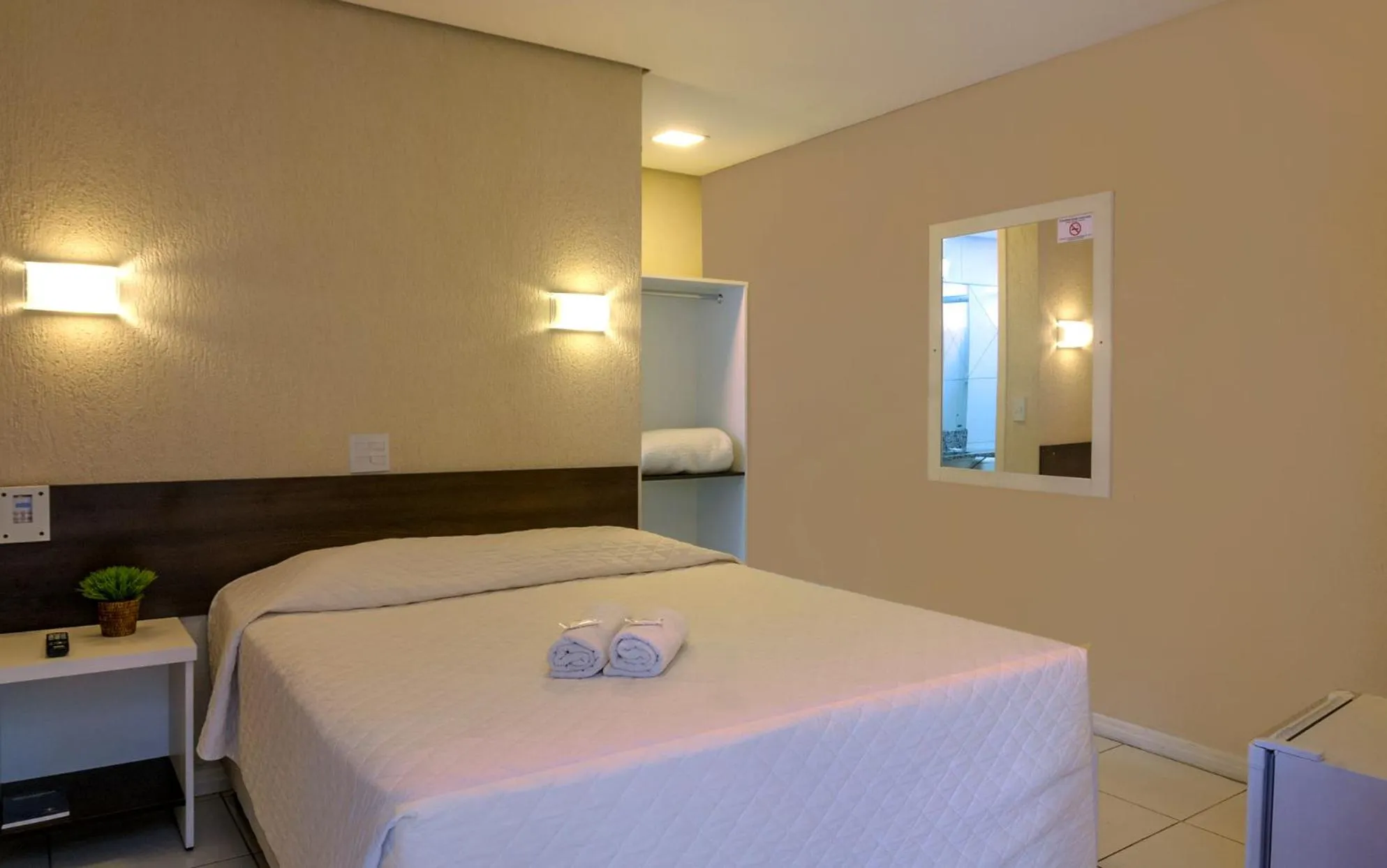 Bed in Hotel Elevado