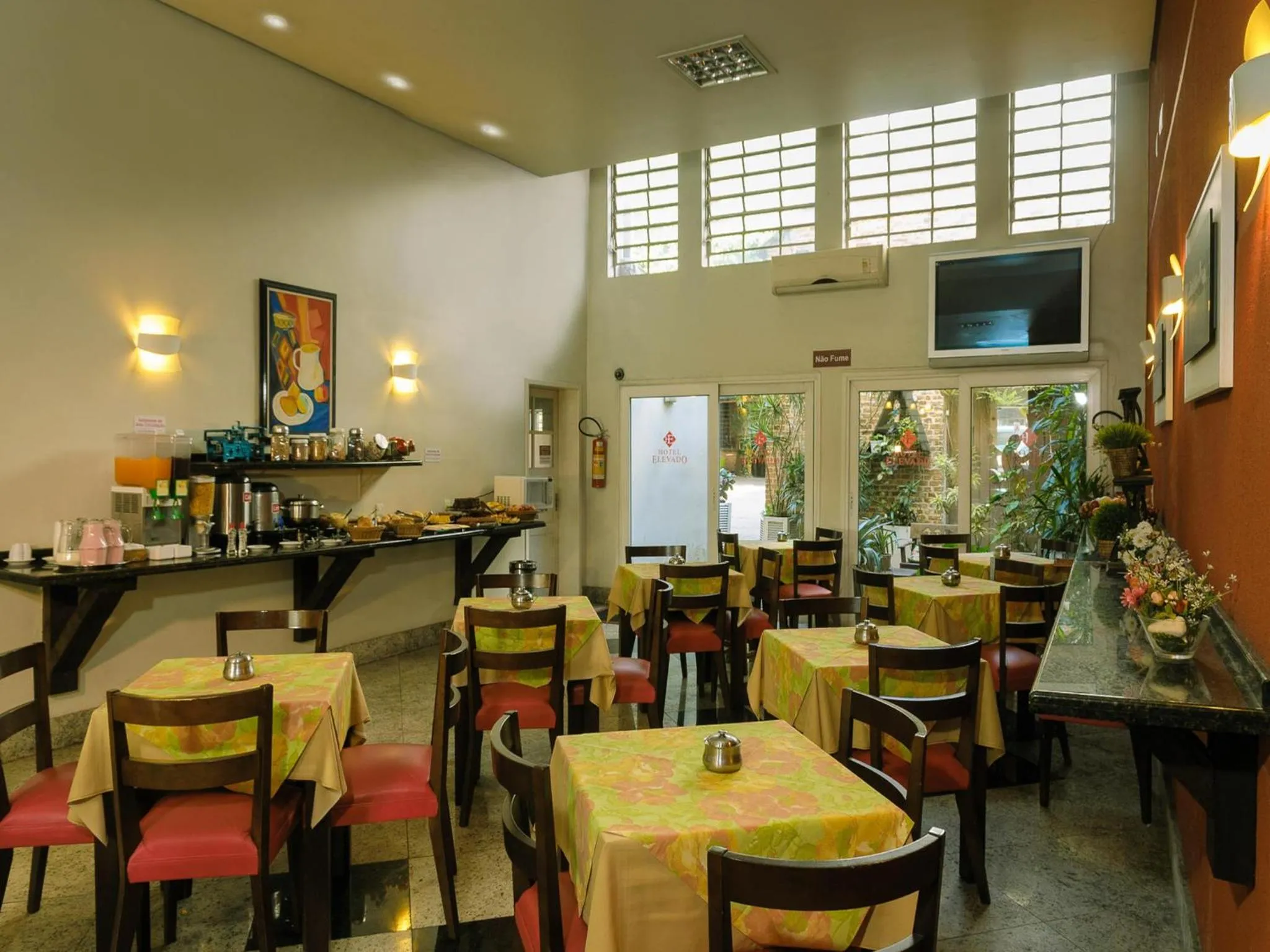 Breakfast in Hotel Elevado