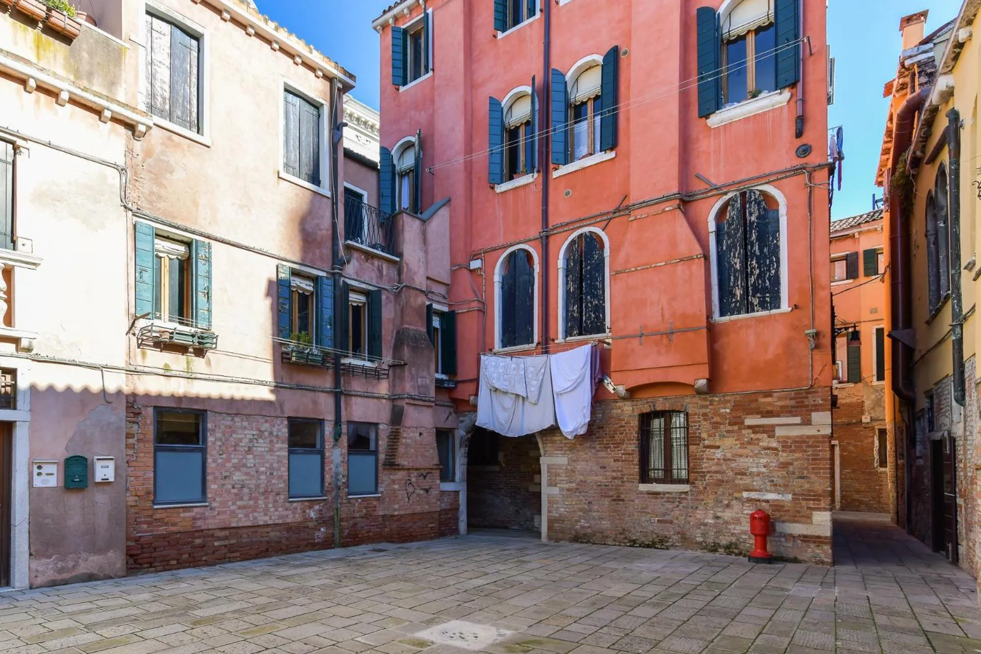 Facade/entrance in Secret Loft