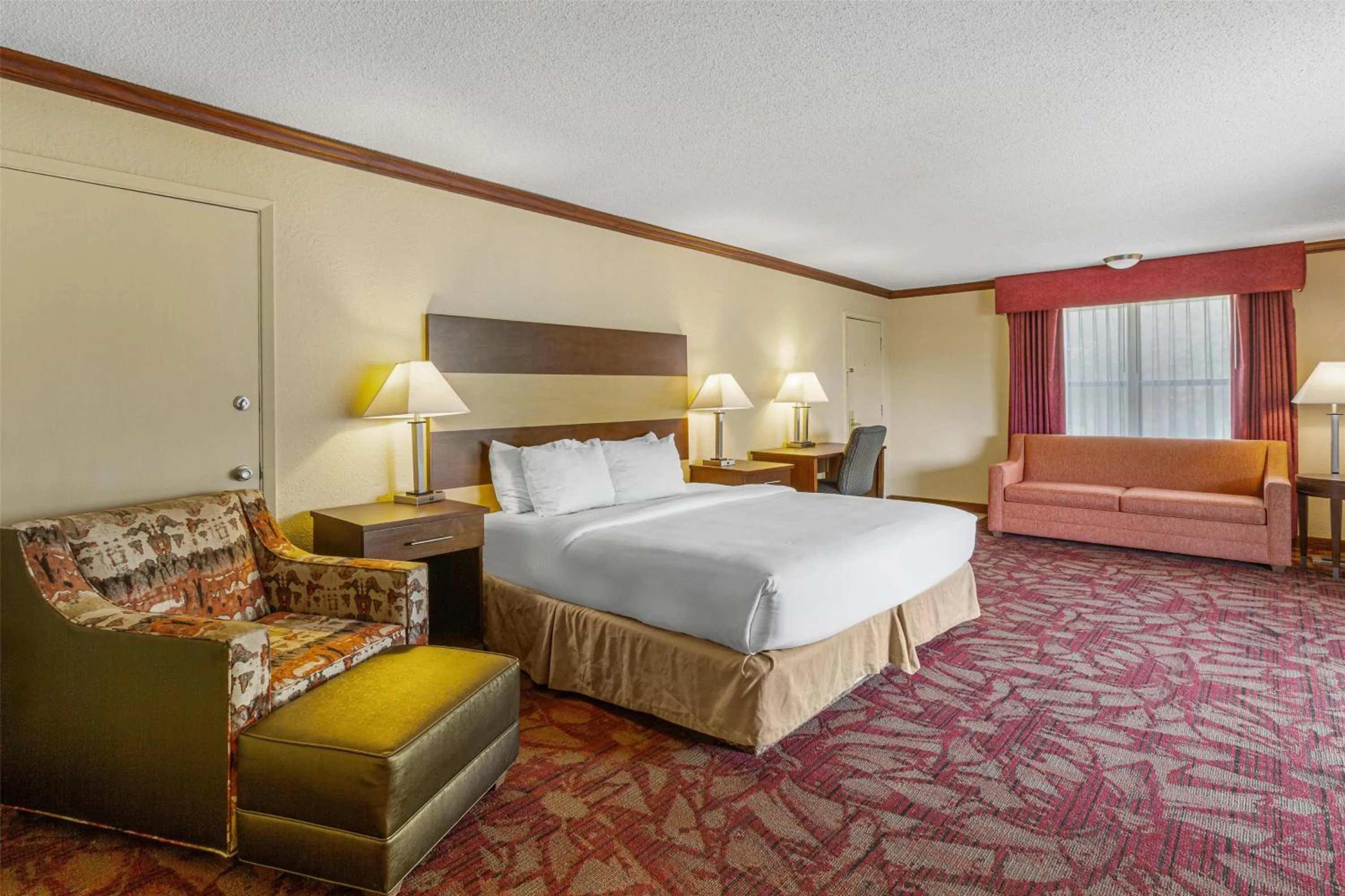 Photo of the whole room, Bed in Best Western Pine Springs Inn