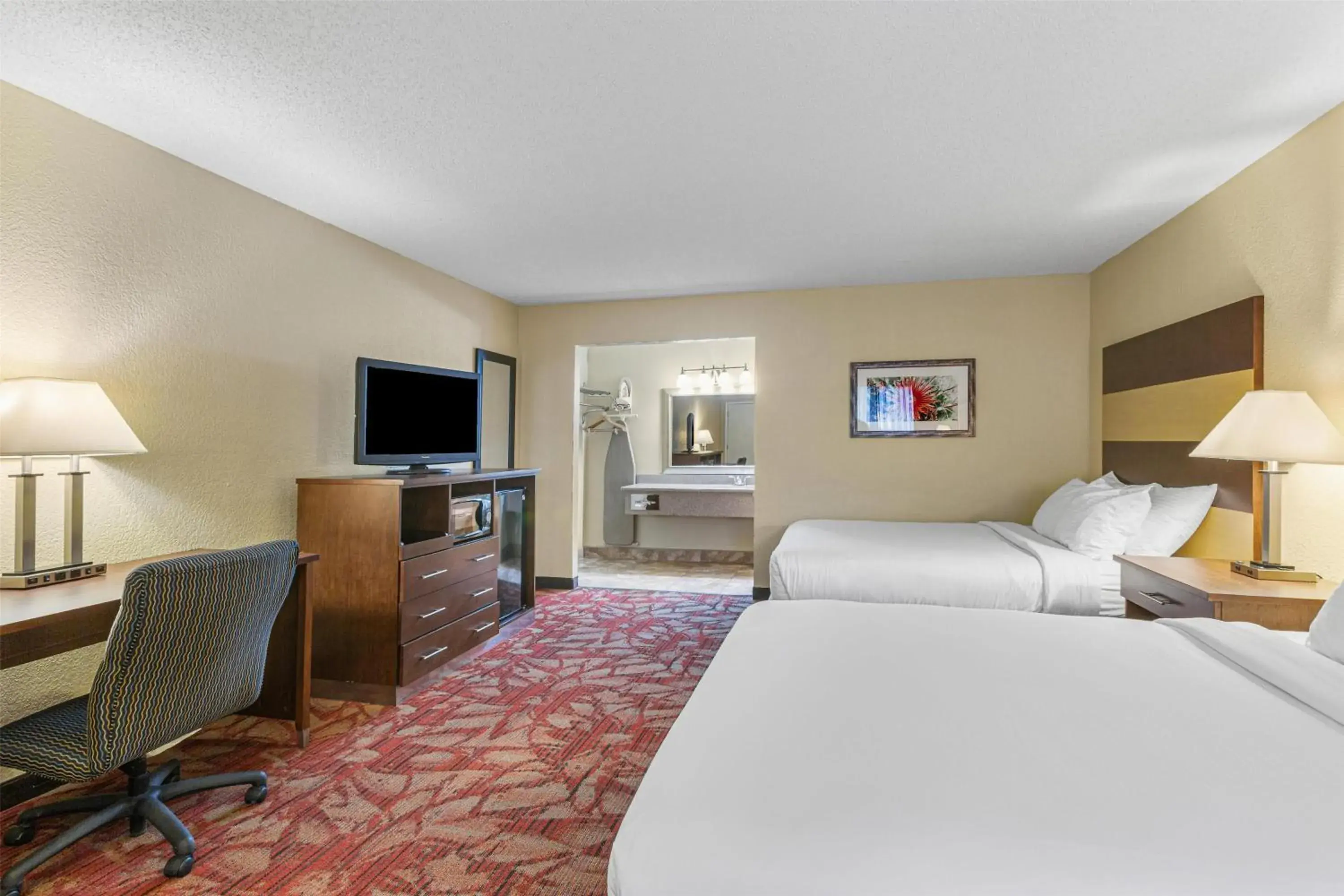 Queen Room with Two Queen Beds - Smoking in Best Western Pine Springs Inn Queen Room with Two Queen Beds - Smoking in Best Western Pine Springs Inn