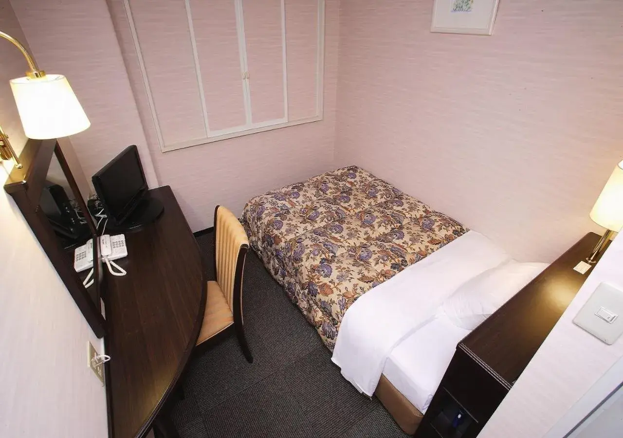 Bed in Hamamatsu Hotel Bed in Hamamatsu Hotel