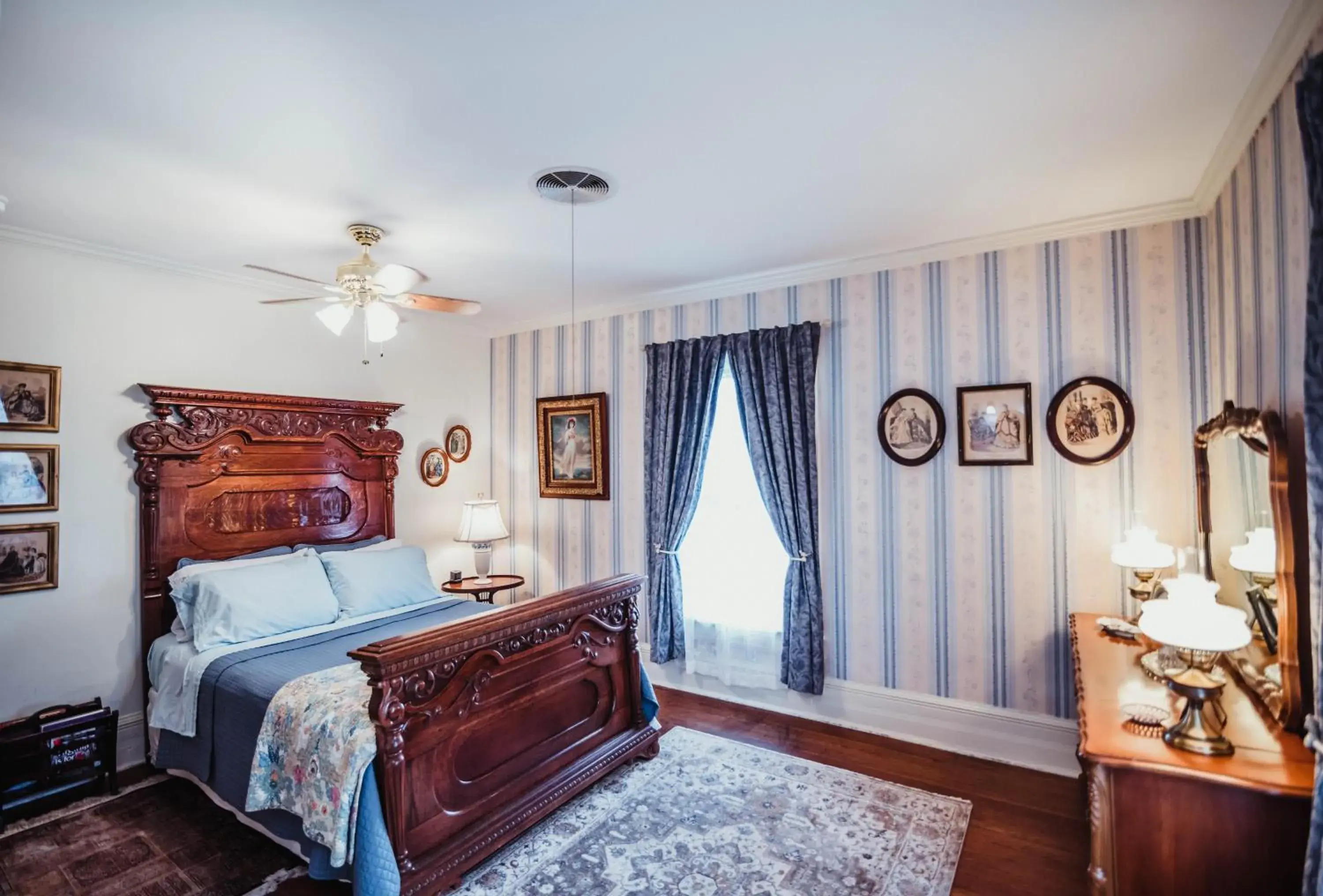 Queen Room in The Claiborne Bed and Breakfast Queen Room in The Claiborne Bed and Breakfast