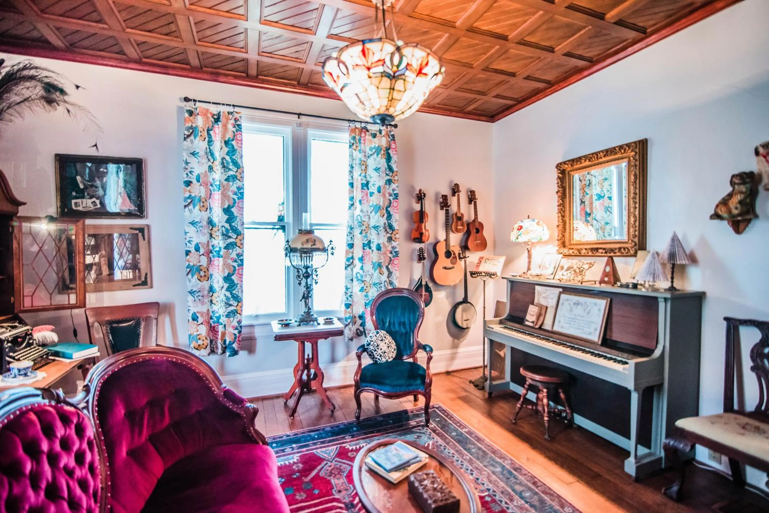 Living room in The Claiborne Bed and Breakfast