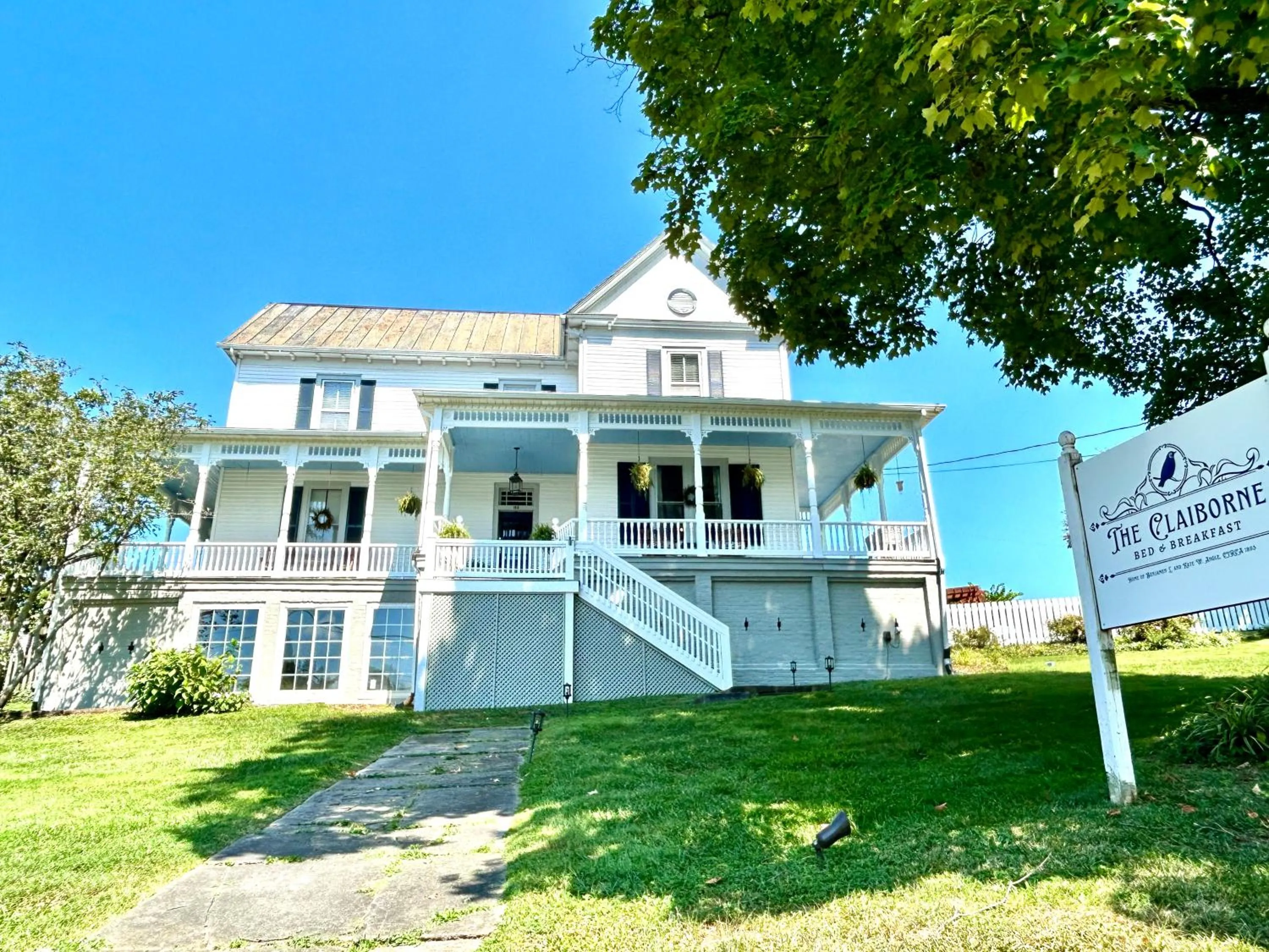 Property building in The Claiborne Bed and Breakfast