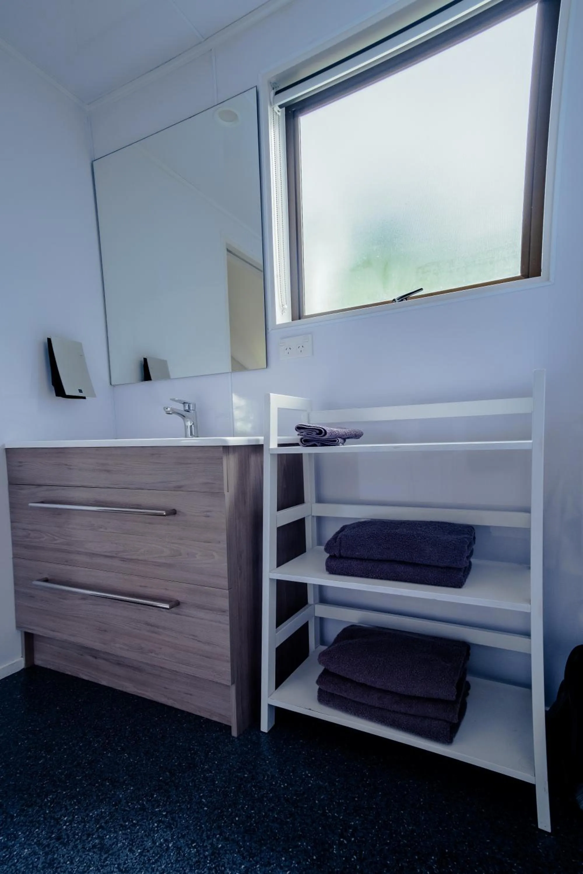 Bathroom, Bed in Hastings TOP 10 Holiday Park
