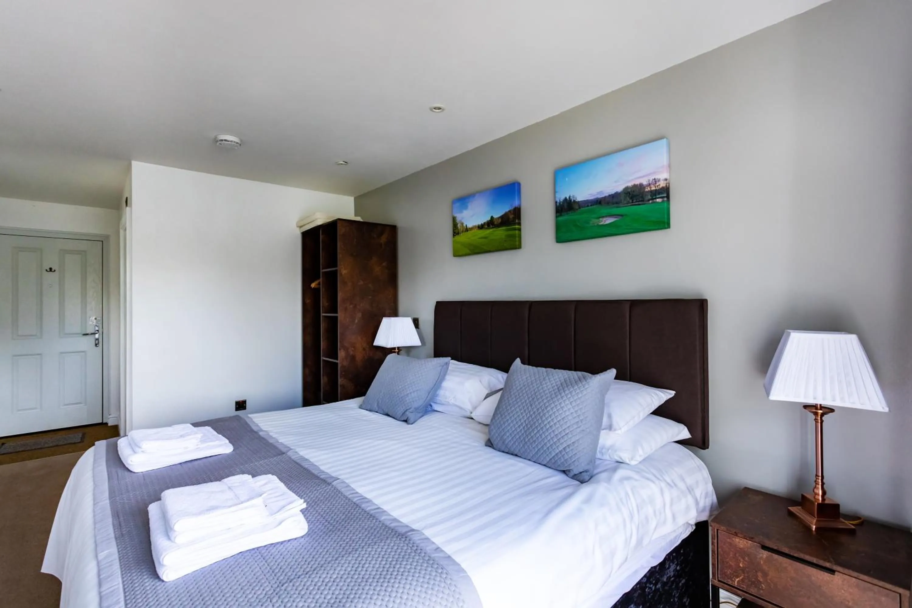 Photo of the whole room, Bed in The Vale Golf & Country Club