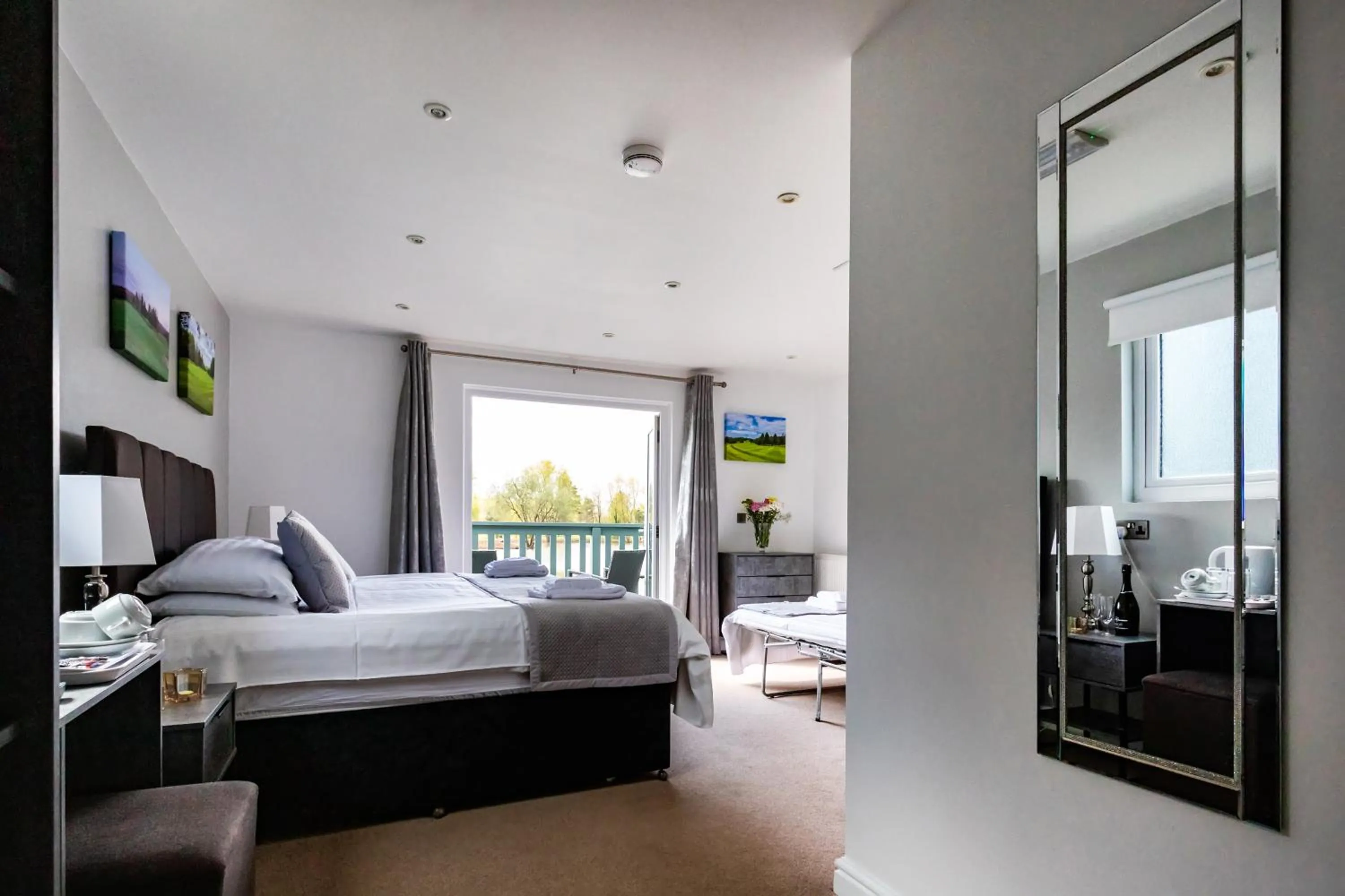 Photo of the whole room, Bed in The Vale Golf & Country Club