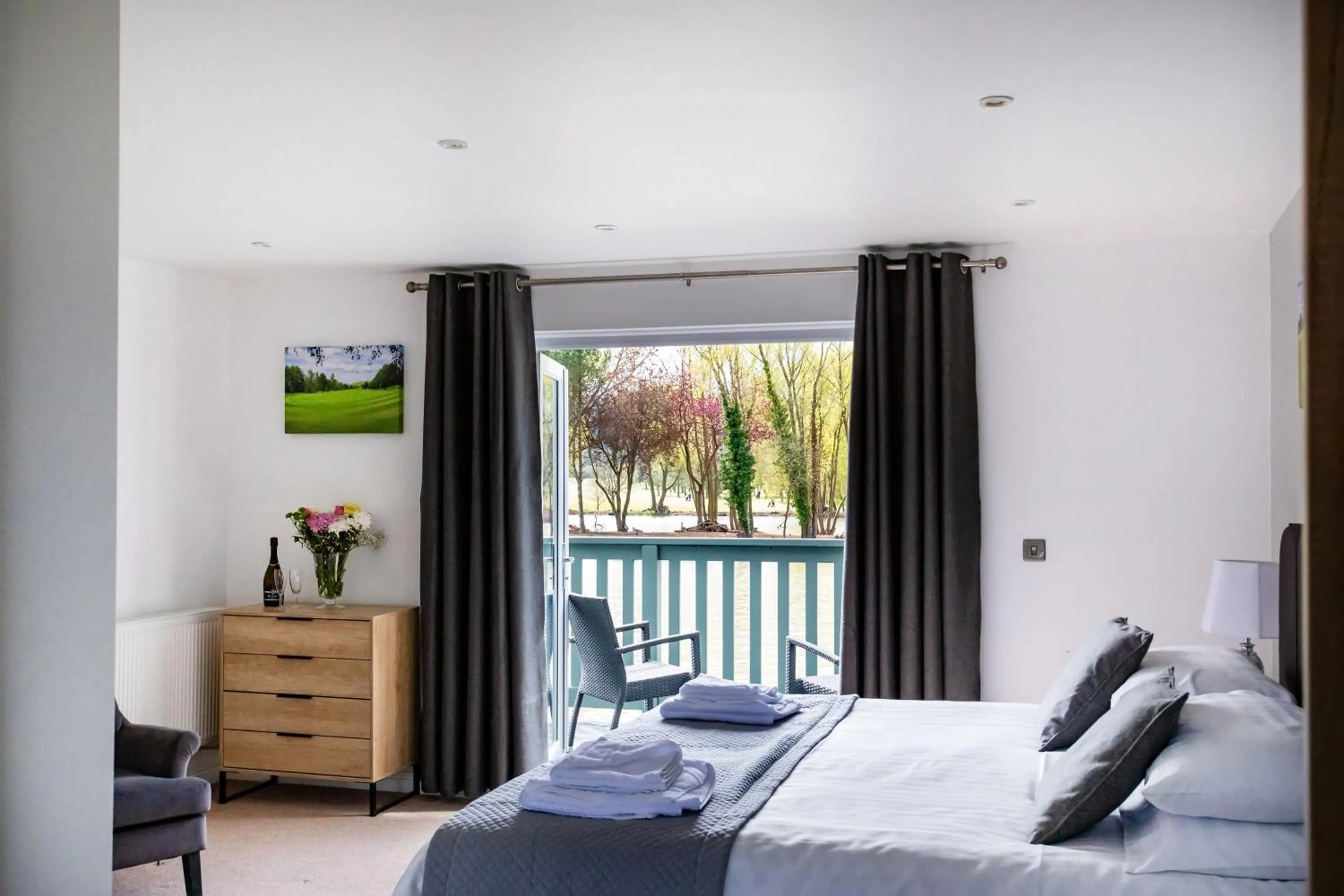 Balcony/Terrace, Bed in The Vale Golf & Country Club