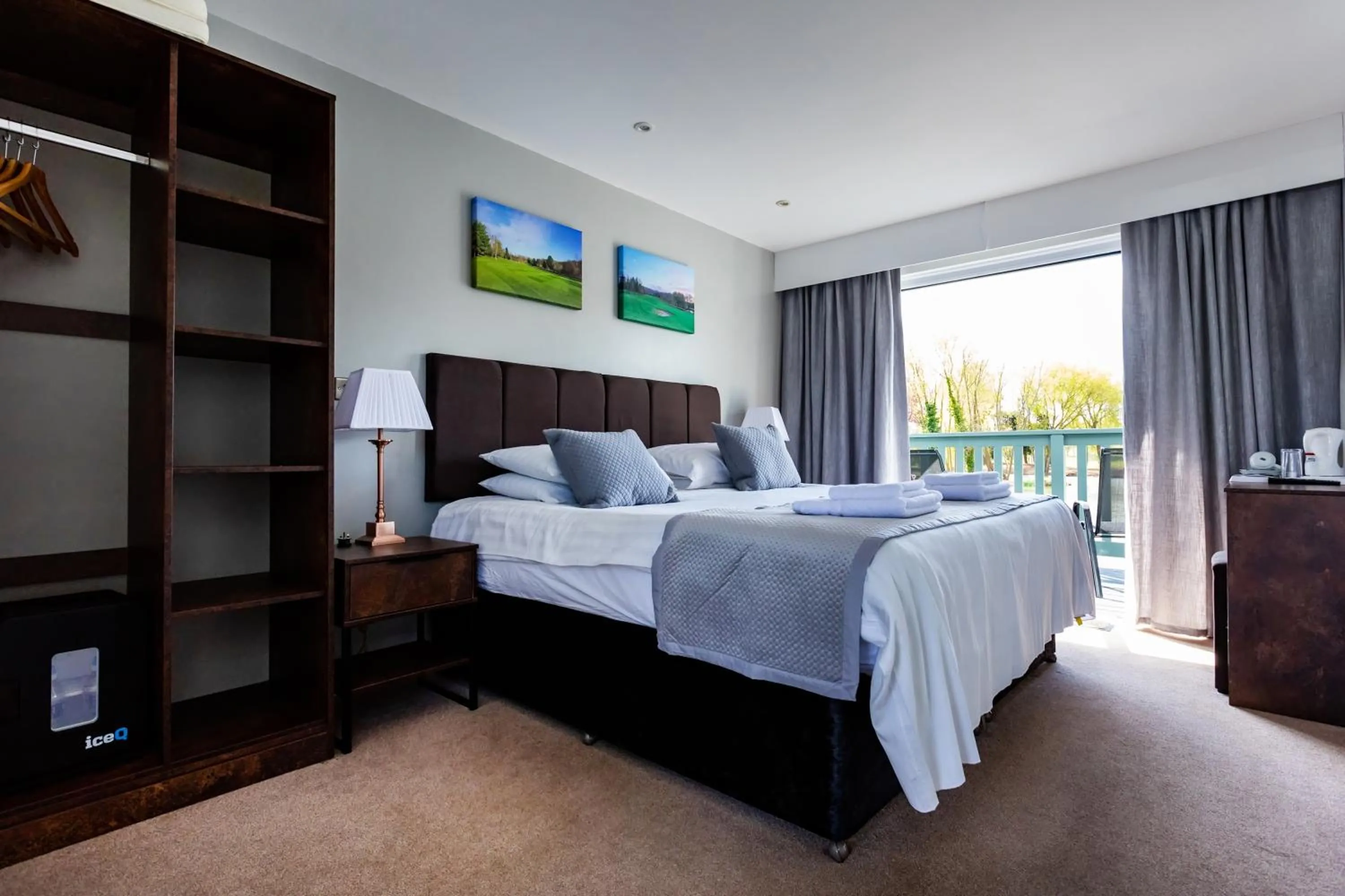 Bedroom, Bed in The Vale Golf & Country Club