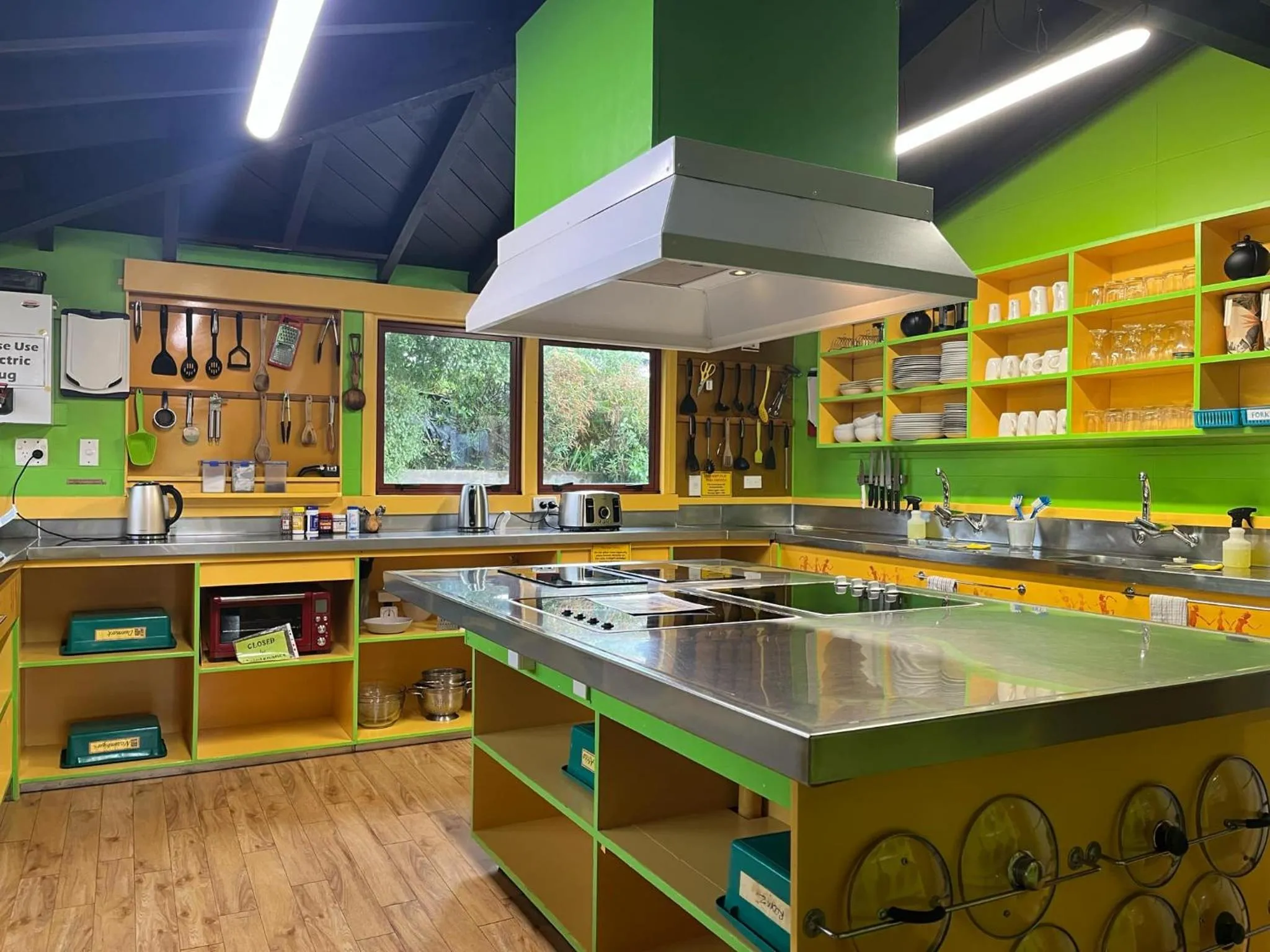 Kitchen or kitchenette in Global Village Travellers Lodge