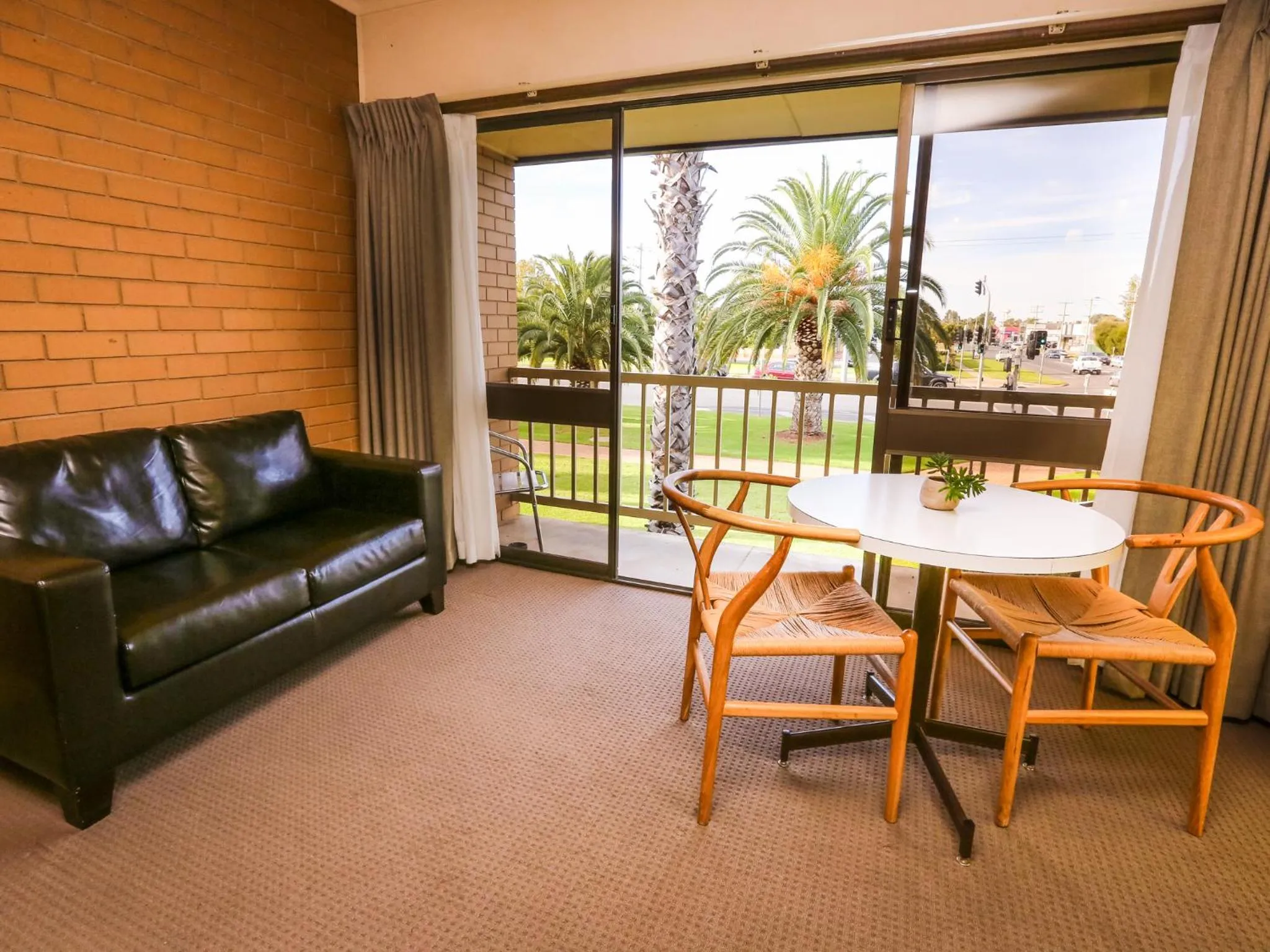 Living room in Mildura River City Motel