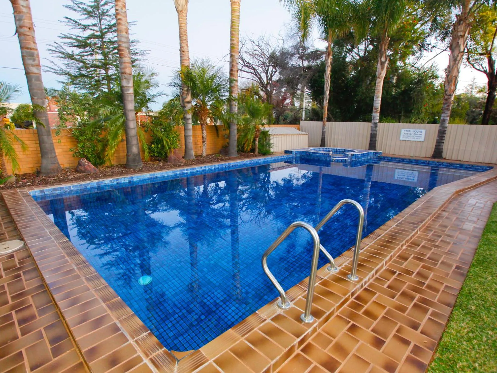 Swimming pool in Mildura River City Motel