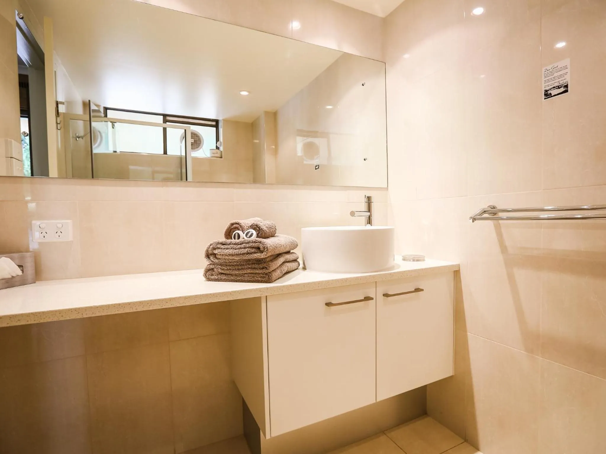 Bathroom in Mildura River City Motel