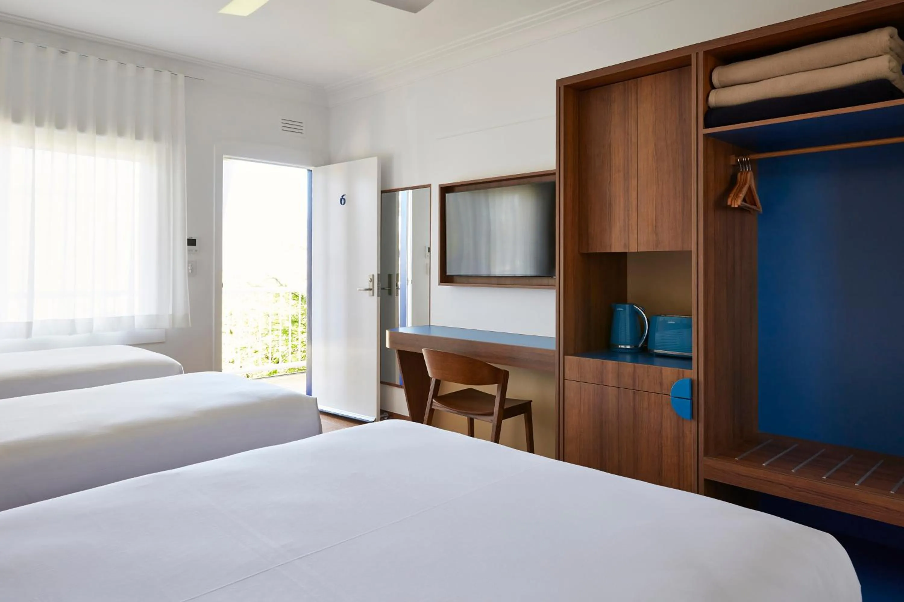 TV and multimedia, Bed in The Sails Motel Brunswick Heads