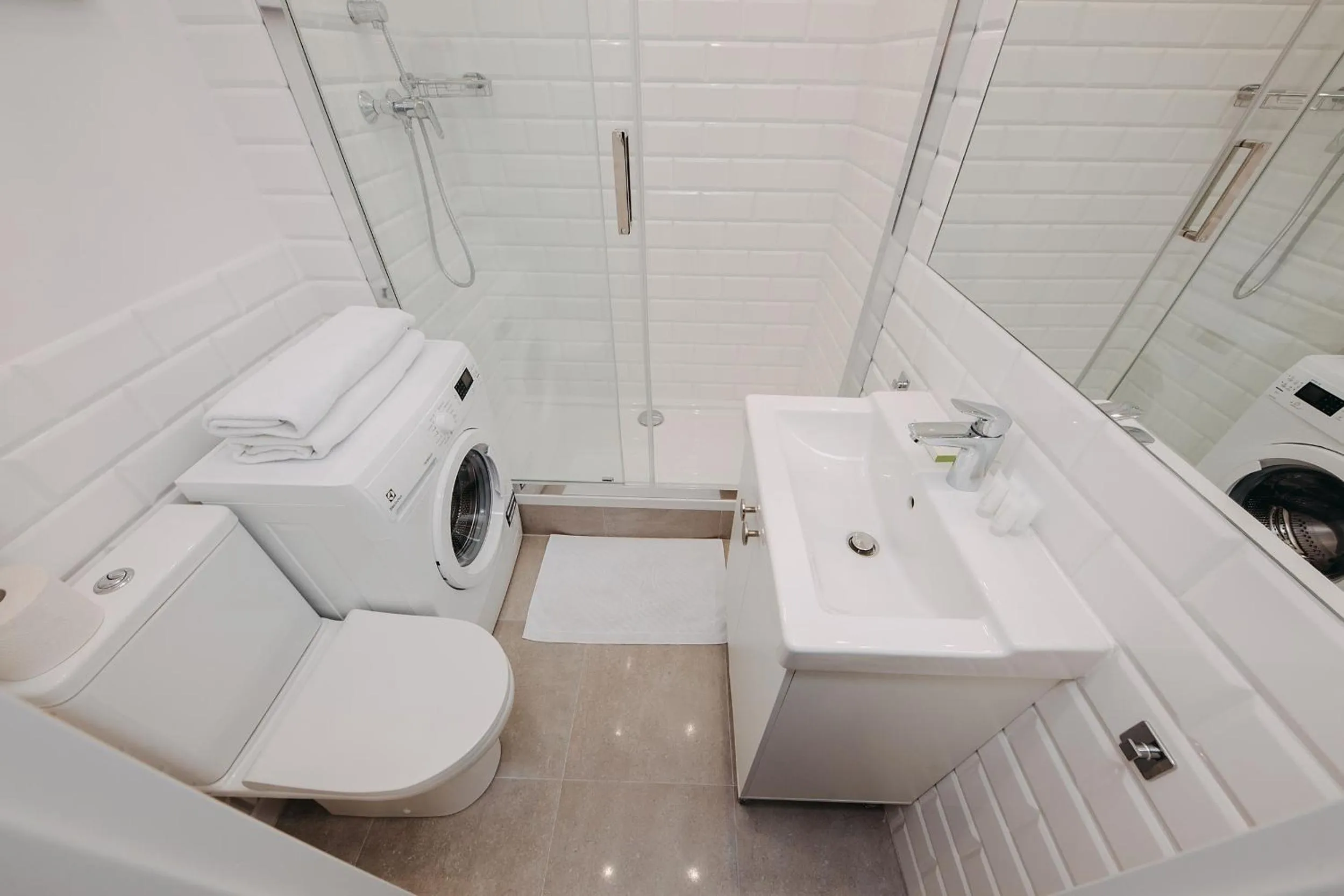 Shower in ShortStayPoland Aleje Jerozolimskie (B67)