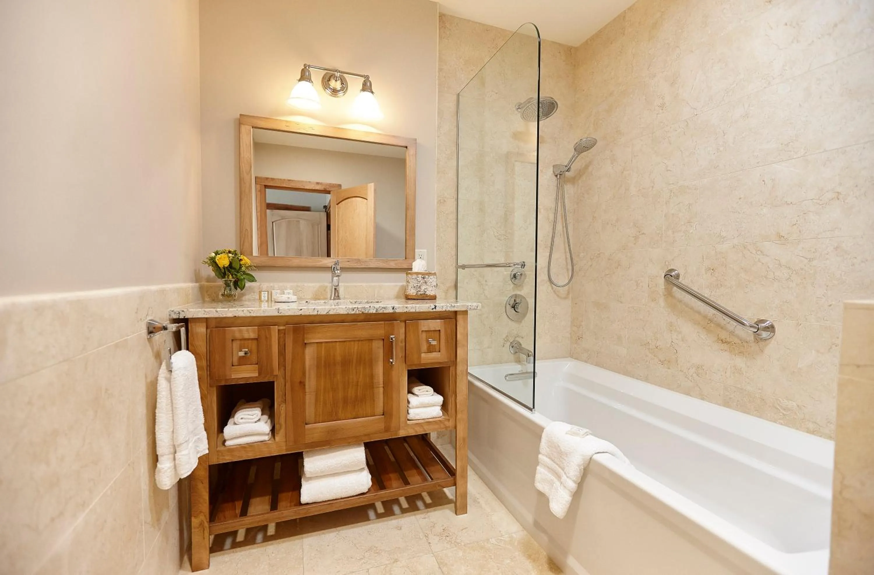 Shower in Seesaw's Lodge