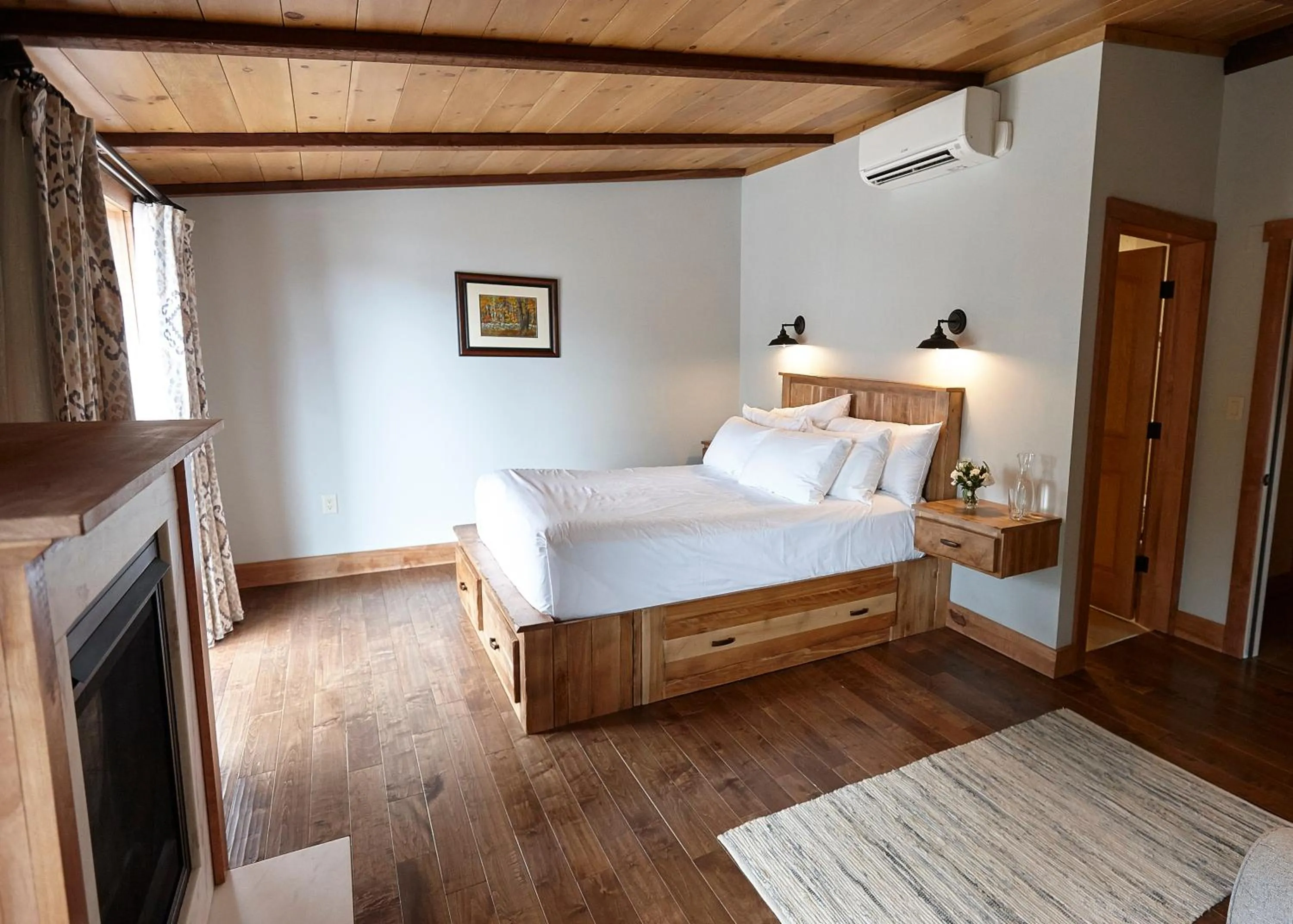 Bed in Seesaw's Lodge