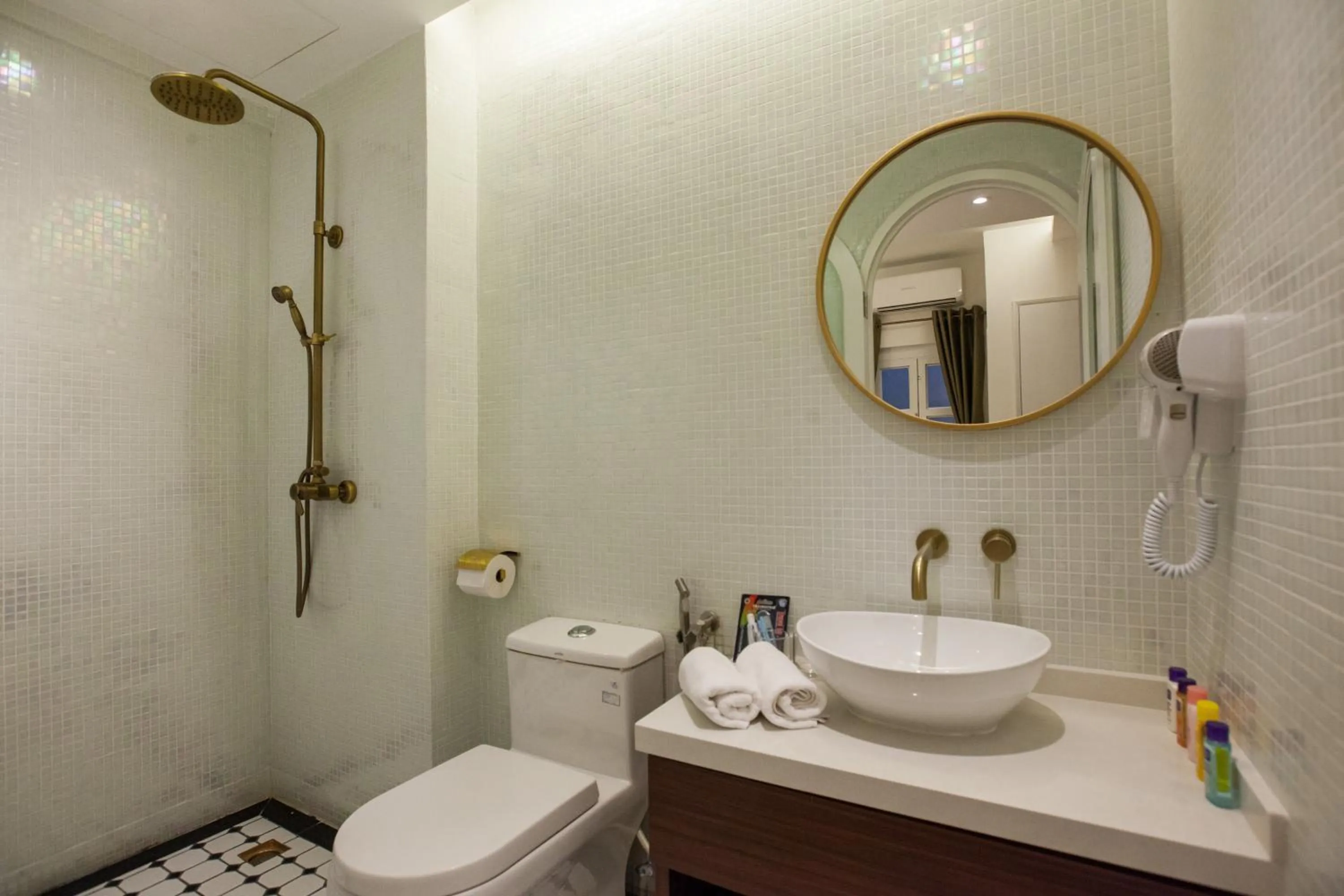 Shower in White Mansion Penang