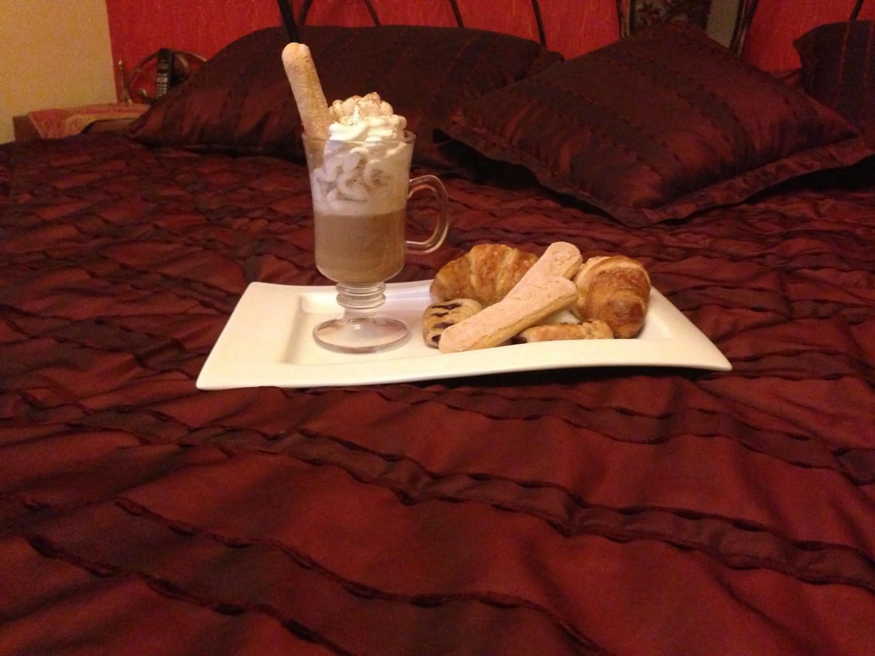 Food and drinks, Bed in Voila Inn