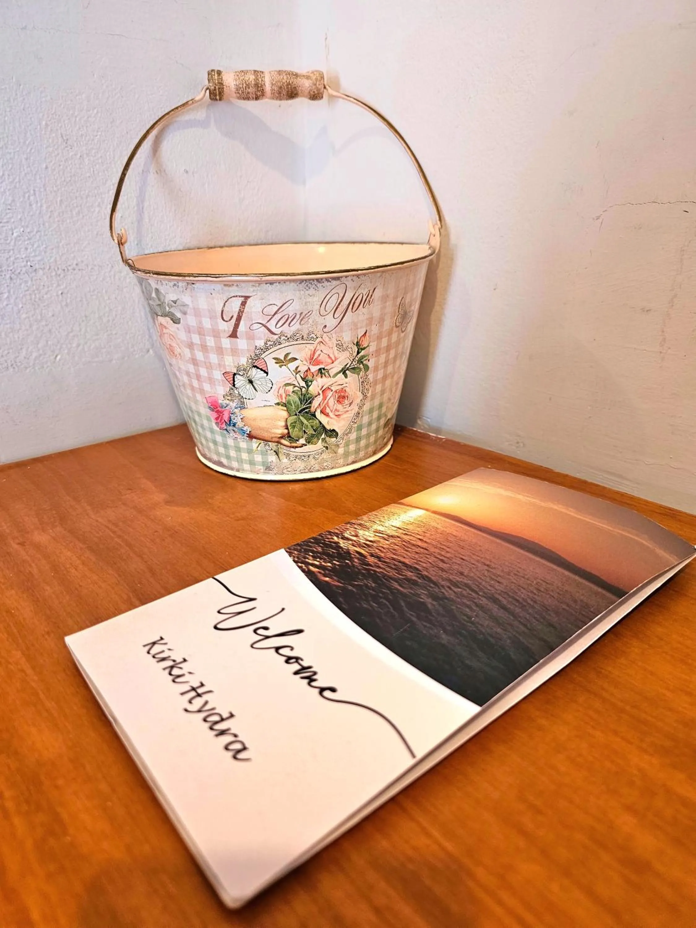 Decorative detail in Kirki Hydra