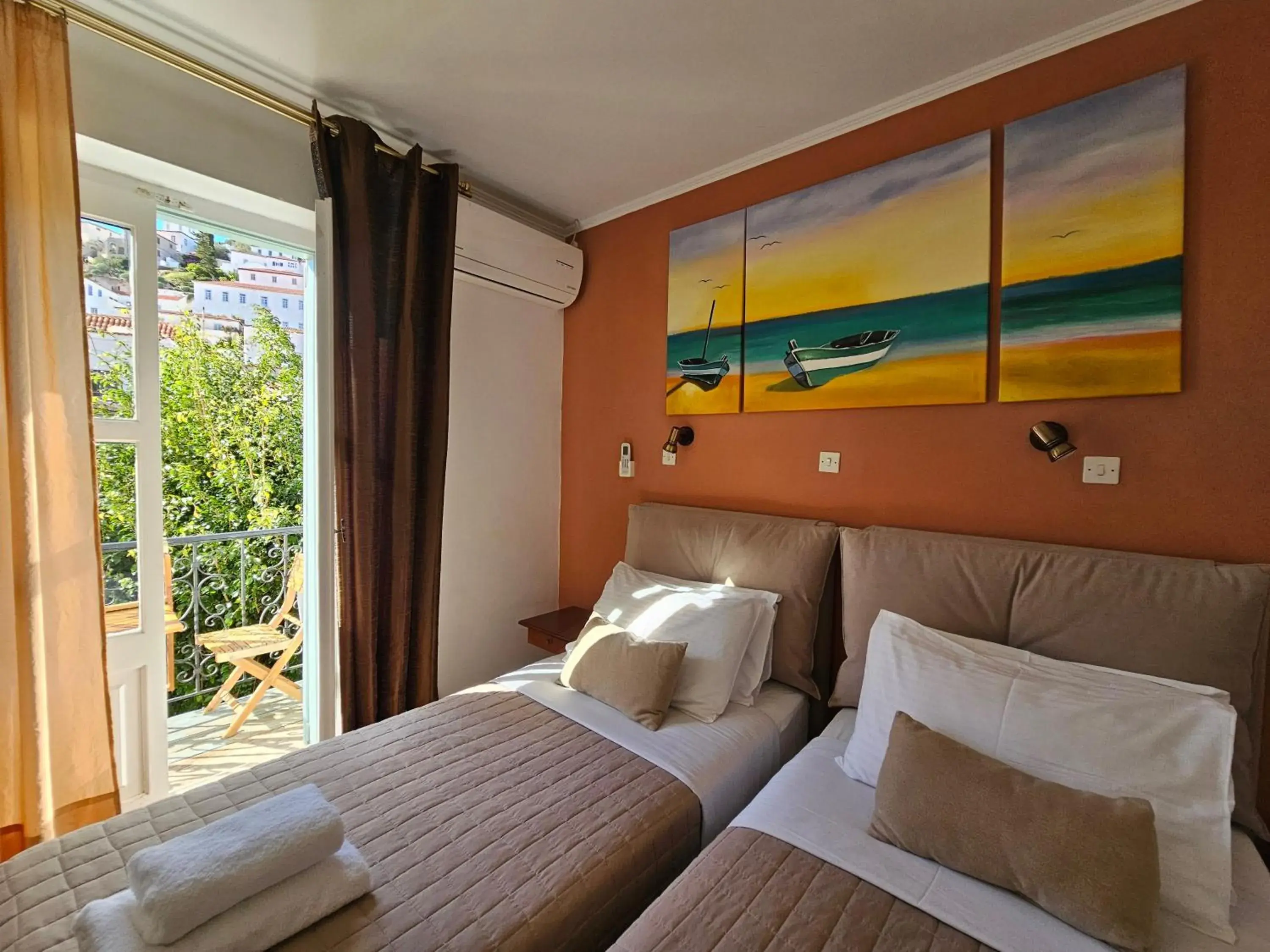Twin Room with City View in Kirki Hydra Twin Room with City View in Kirki Hydra