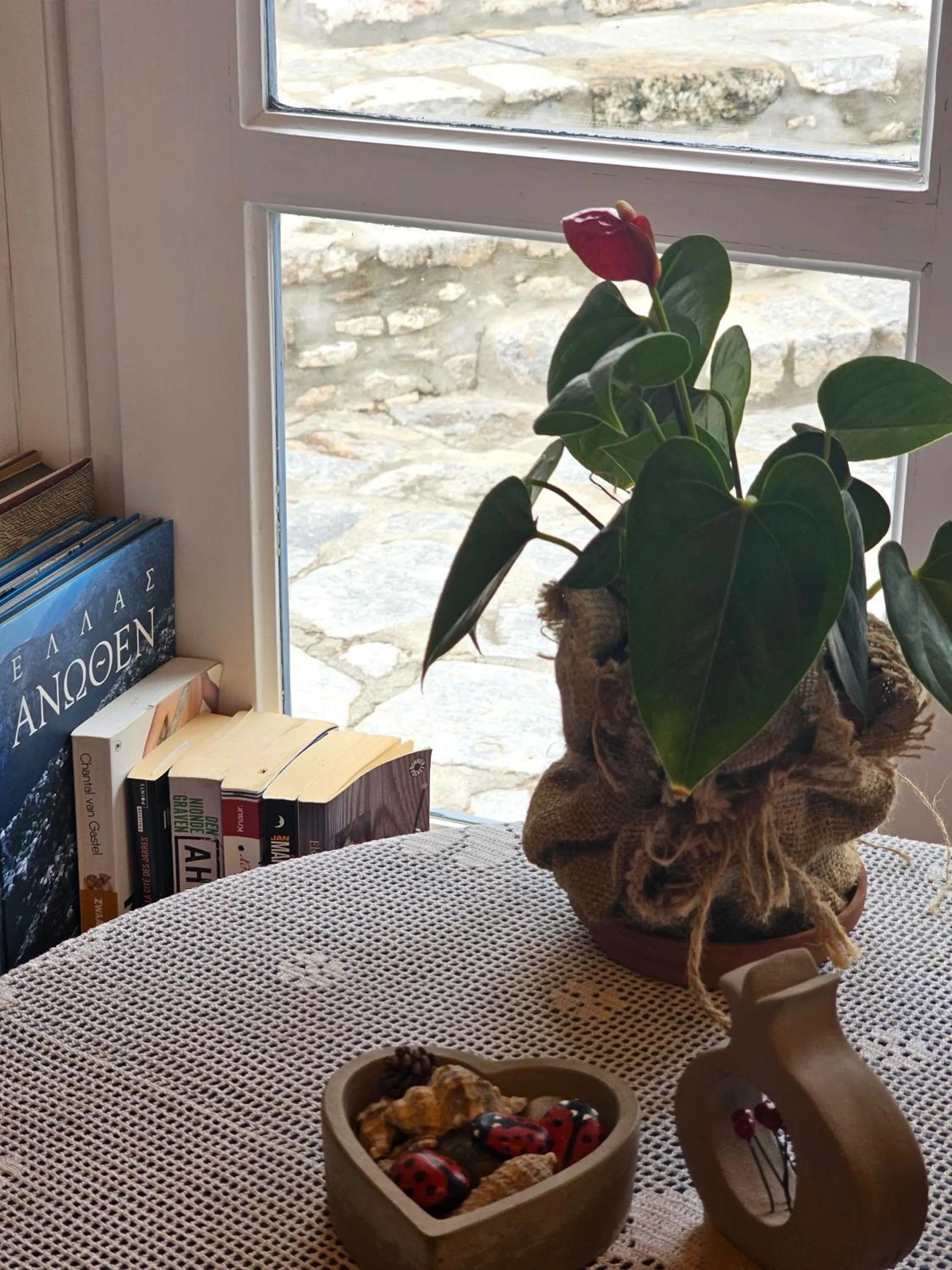 Decorative detail in Kirki Hydra