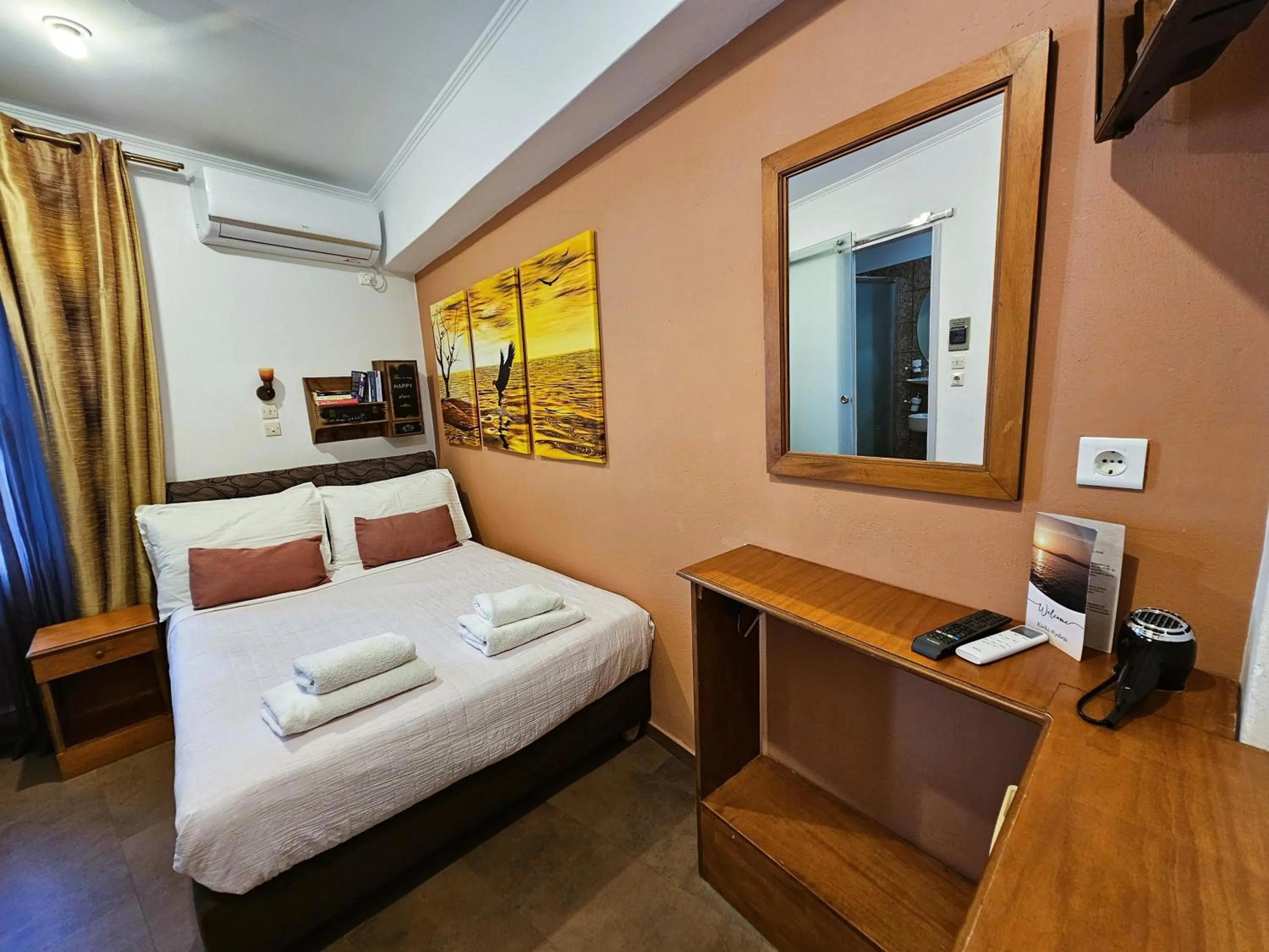 Bedroom in Kirki Hydra