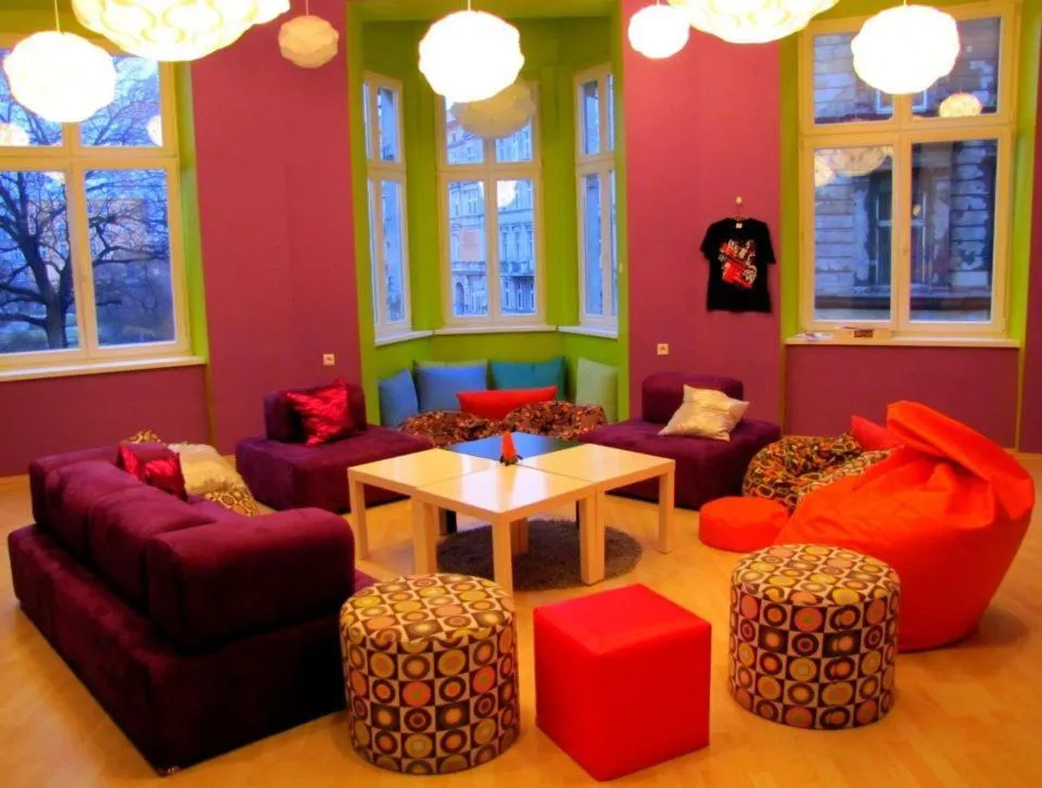 Communal lounge/ TV room in Grampa's Hostel