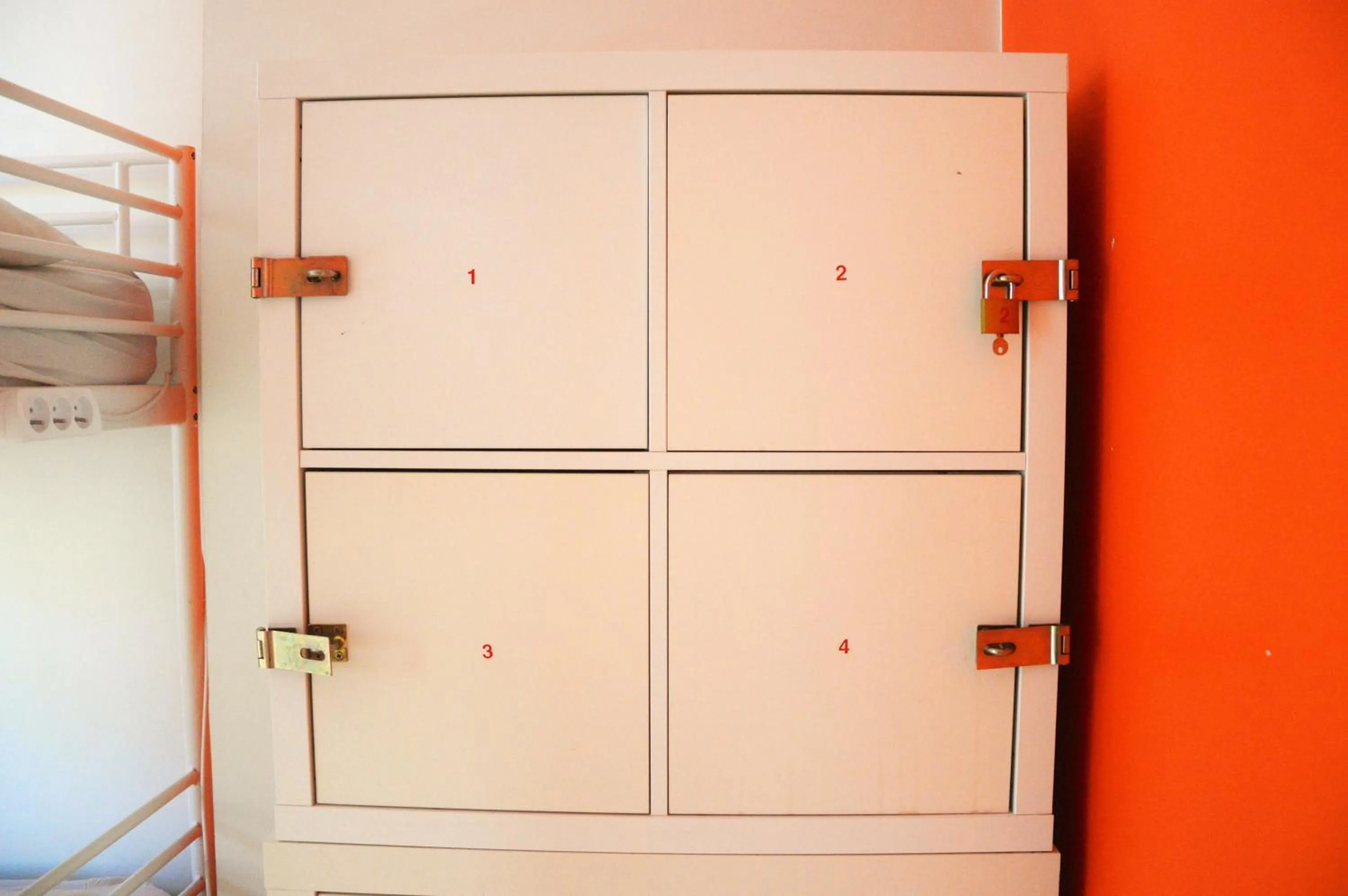 Area and facilities in Grampa's Hostel