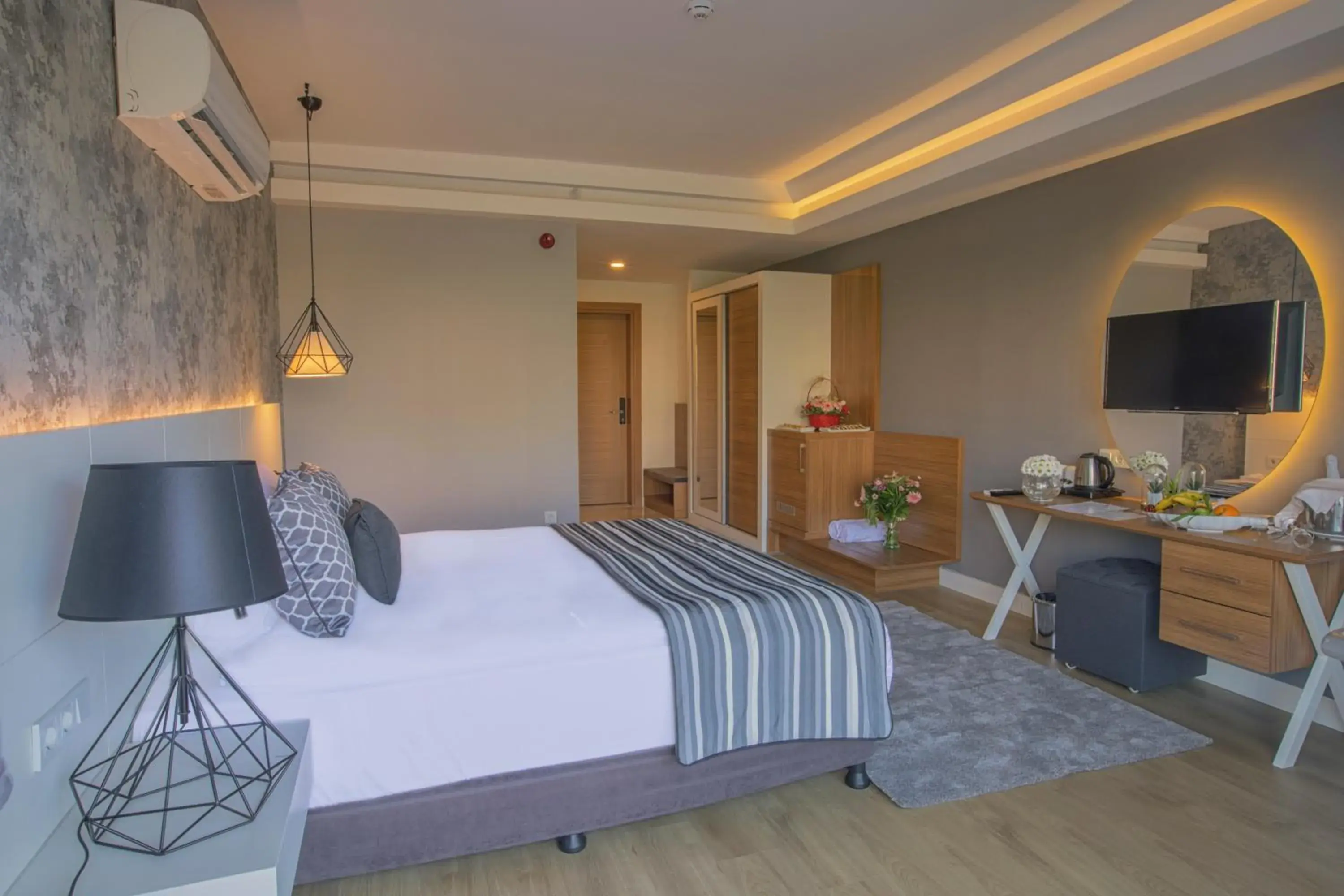 Photo of the whole room, Bed in Greenwood Suites Resort Photo of the whole room, Bed in Greenwood Suites Resort