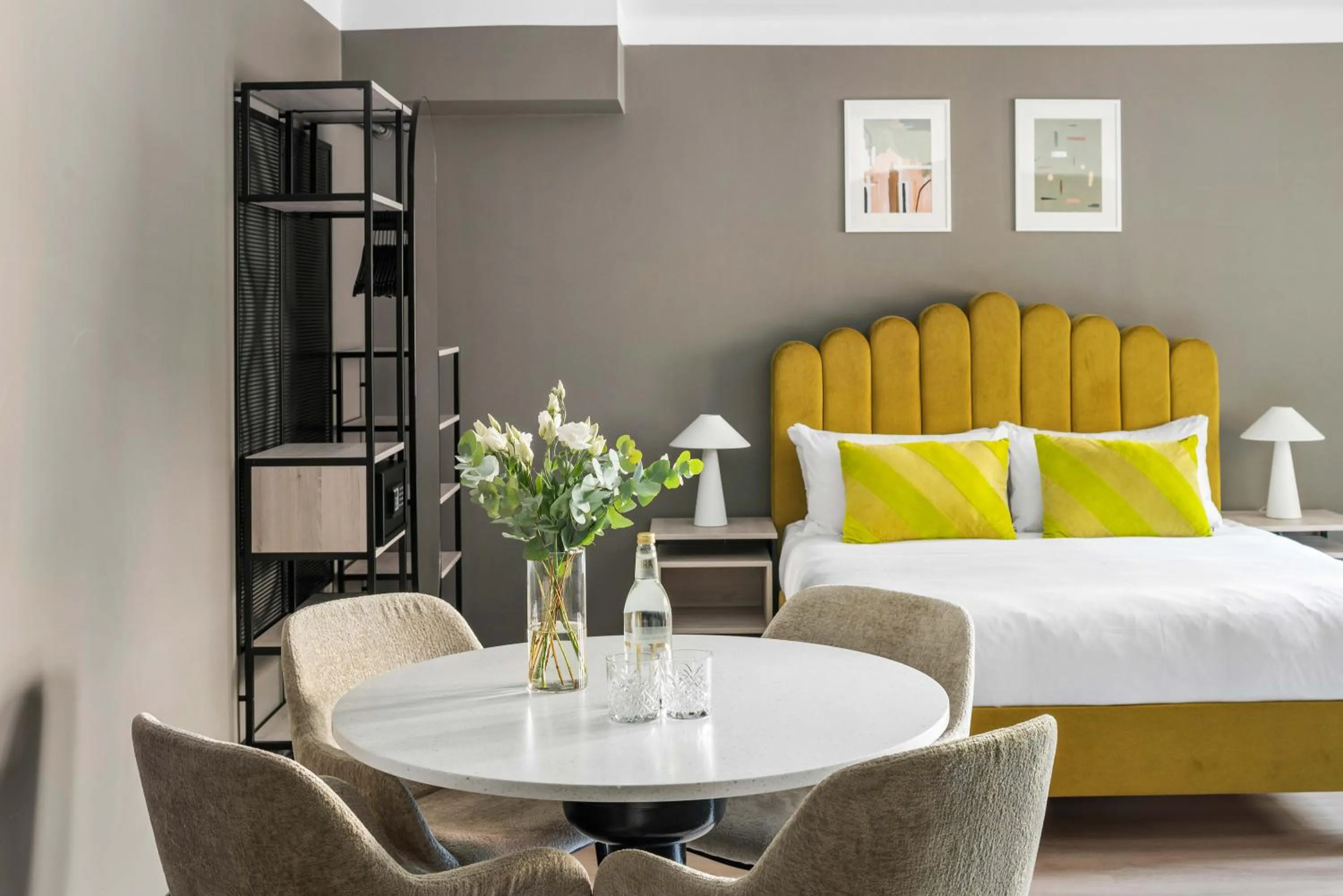 Dining area, Bed in Numa I Hallen Apartments