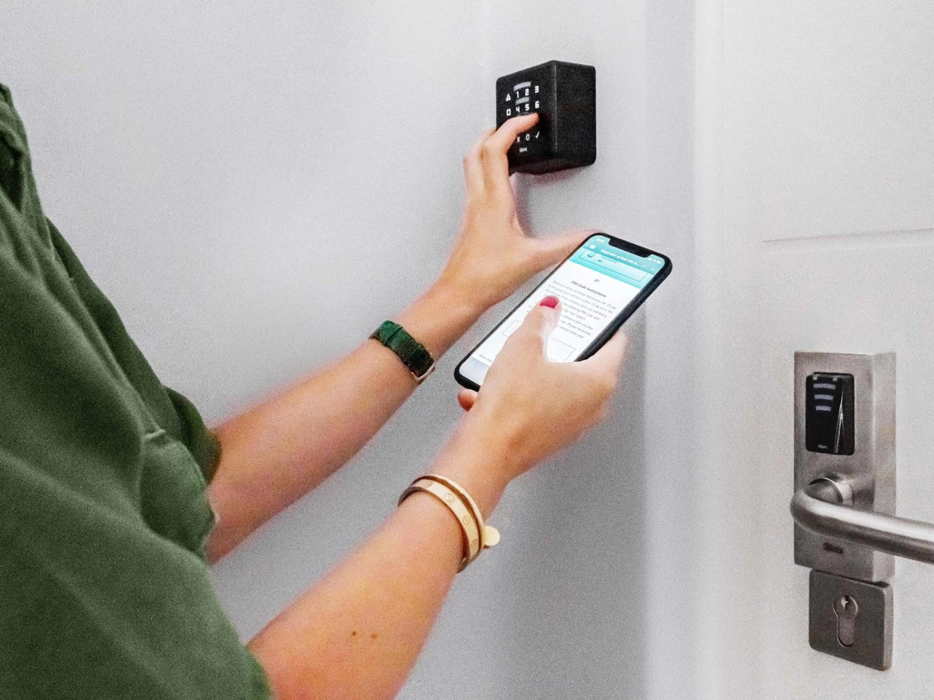 Logo/Certificate/Sign in Numa I Hallen Apartments