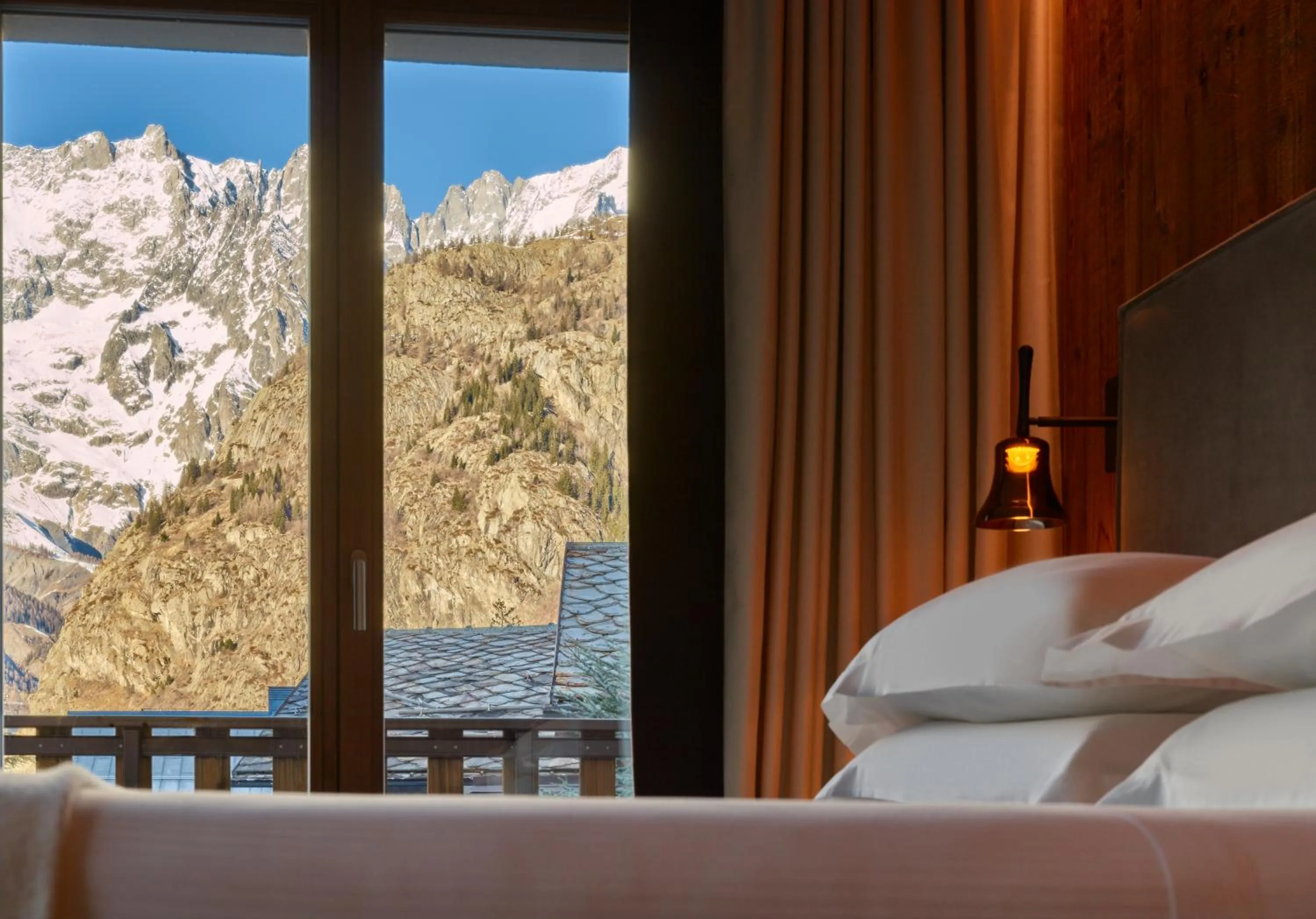 Photo of the whole room, Bed in Le Massif Hotel & Lodge Courmayeur The Leading Hotels of the World