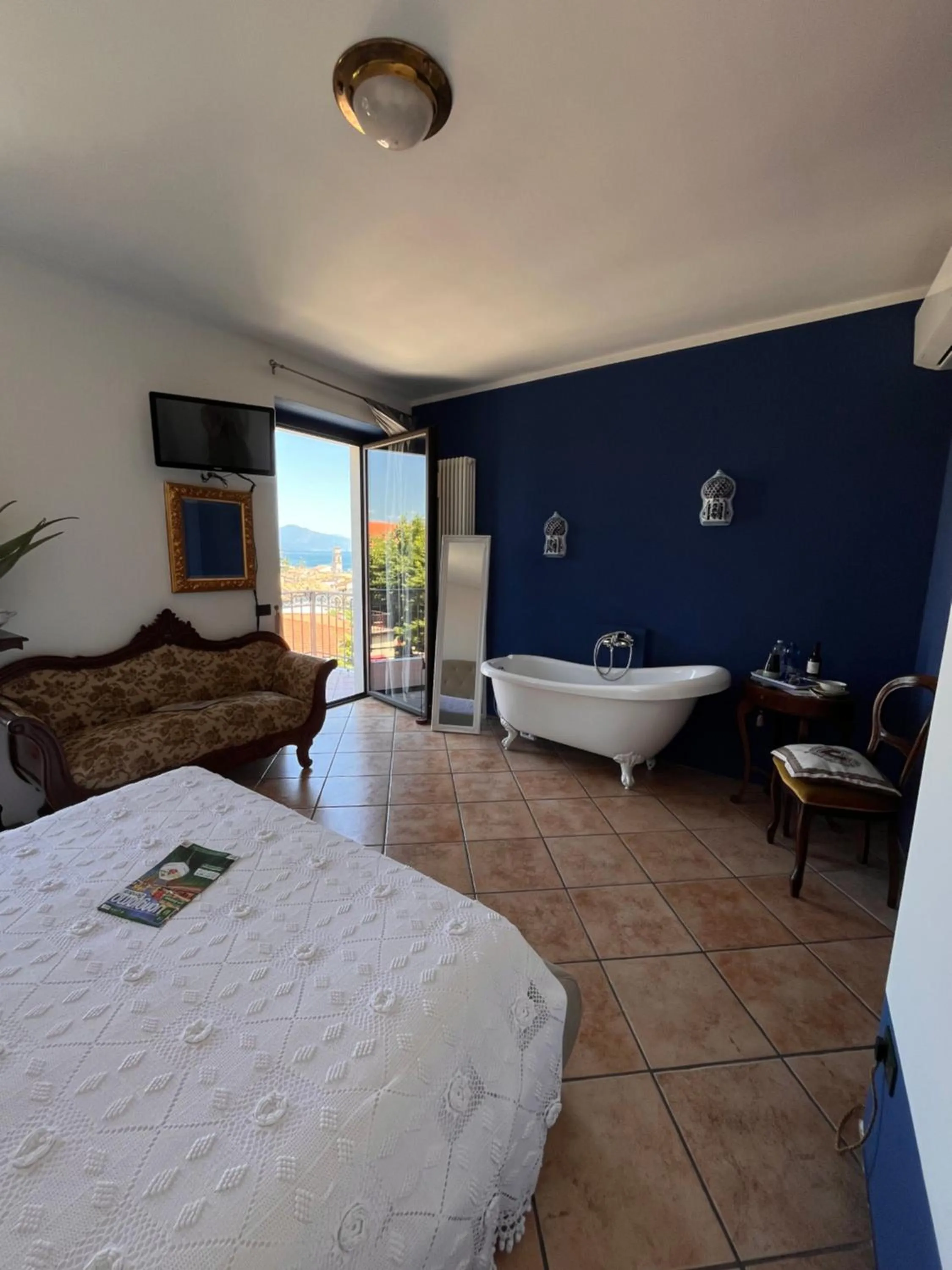 Photo of the whole room, Bed in The Tower Of The Old King