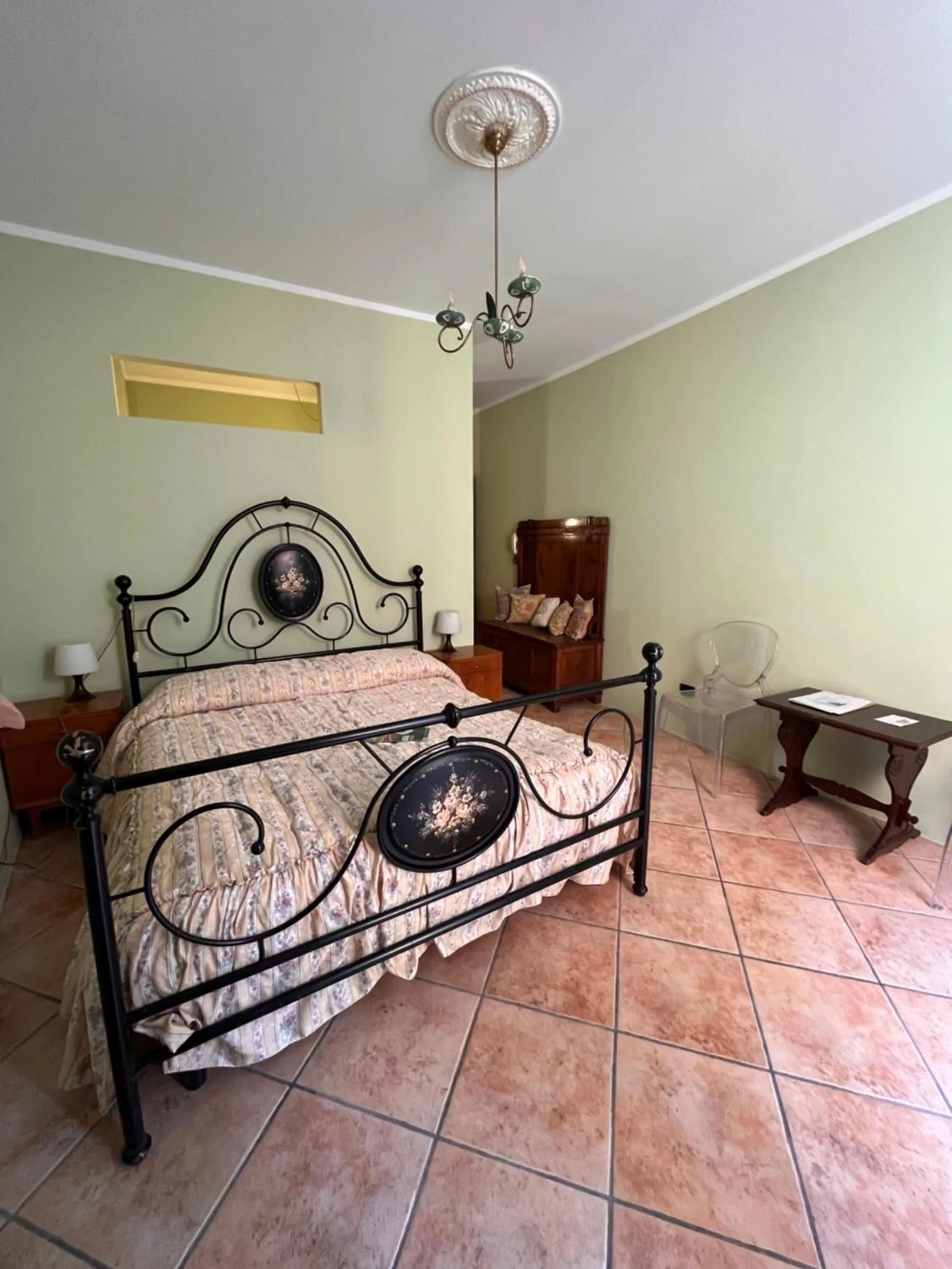 Bed in The Tower Of The Old King