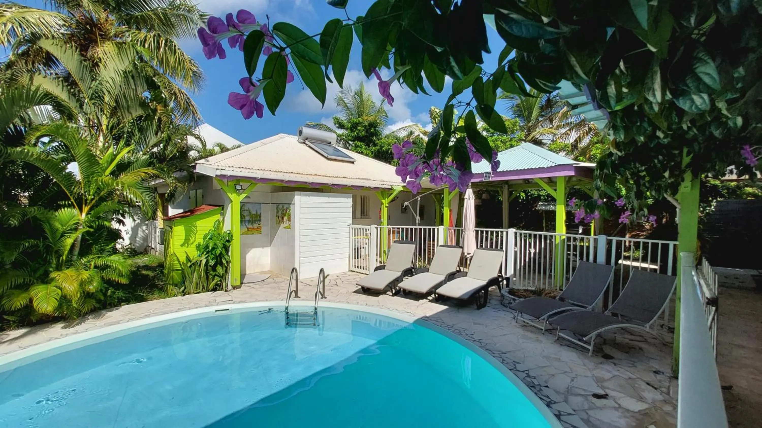 Swimming pool in Logisrev