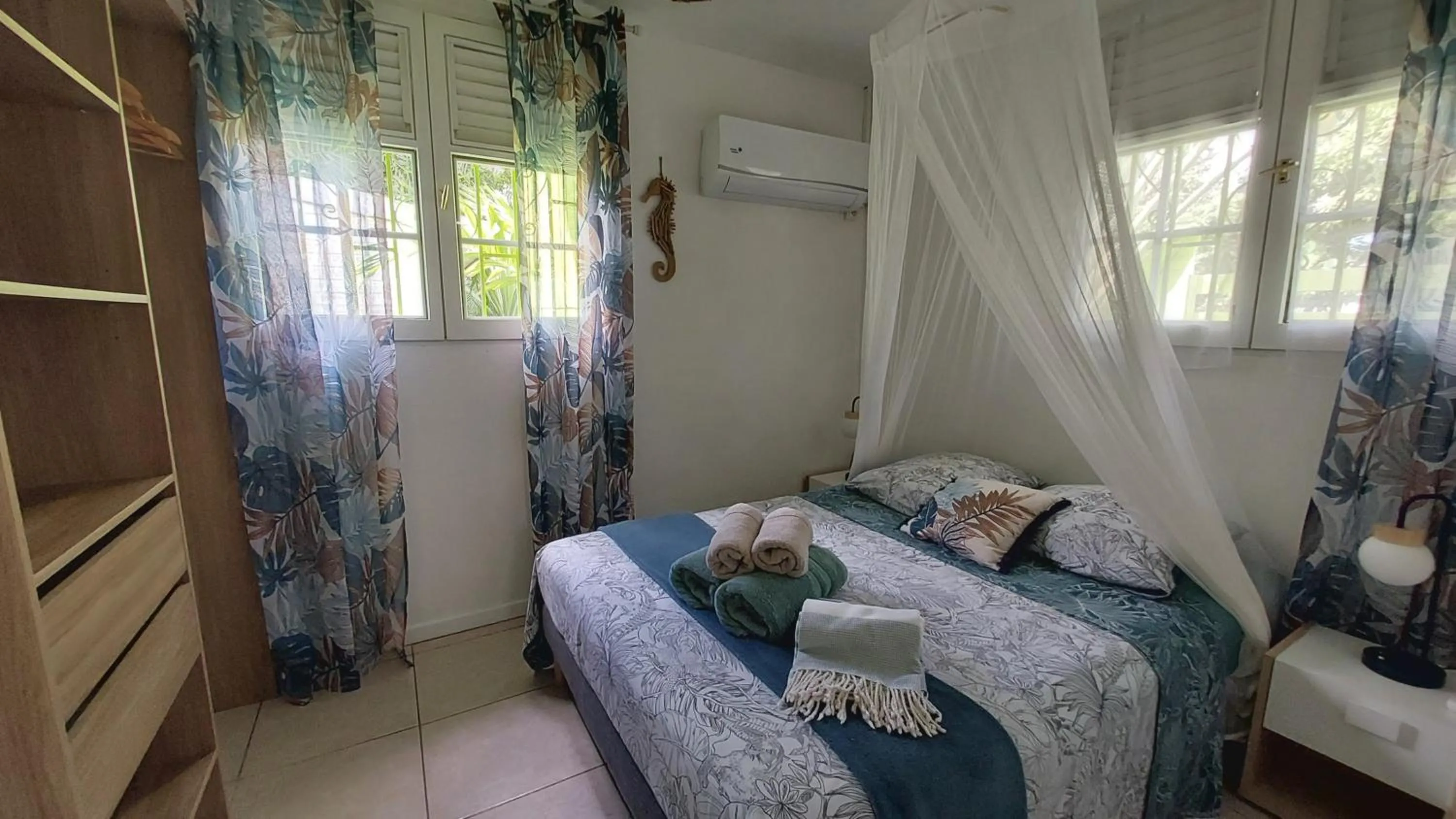 Bedroom, Bed in Logisrev