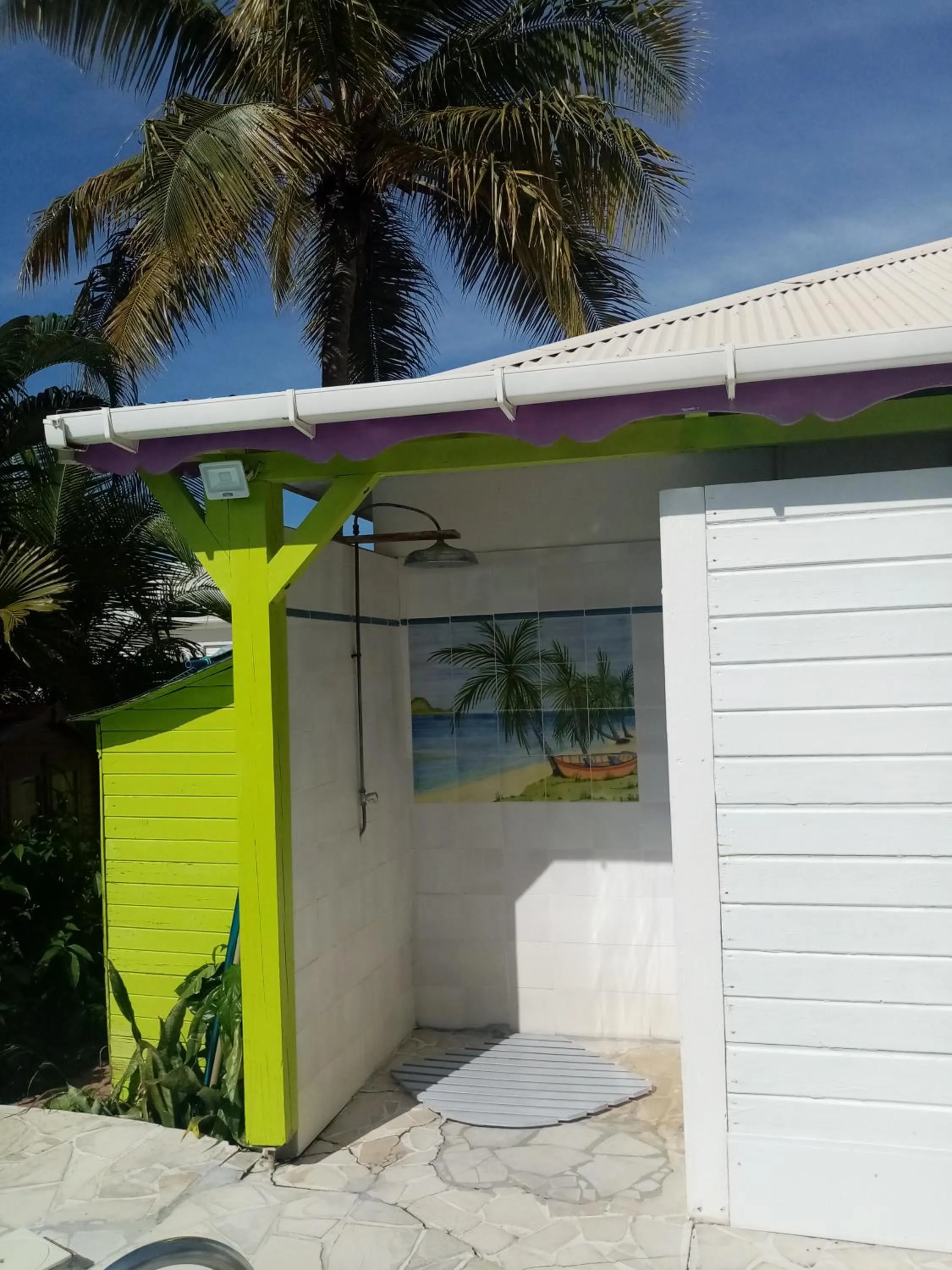 Shower in Logisrev